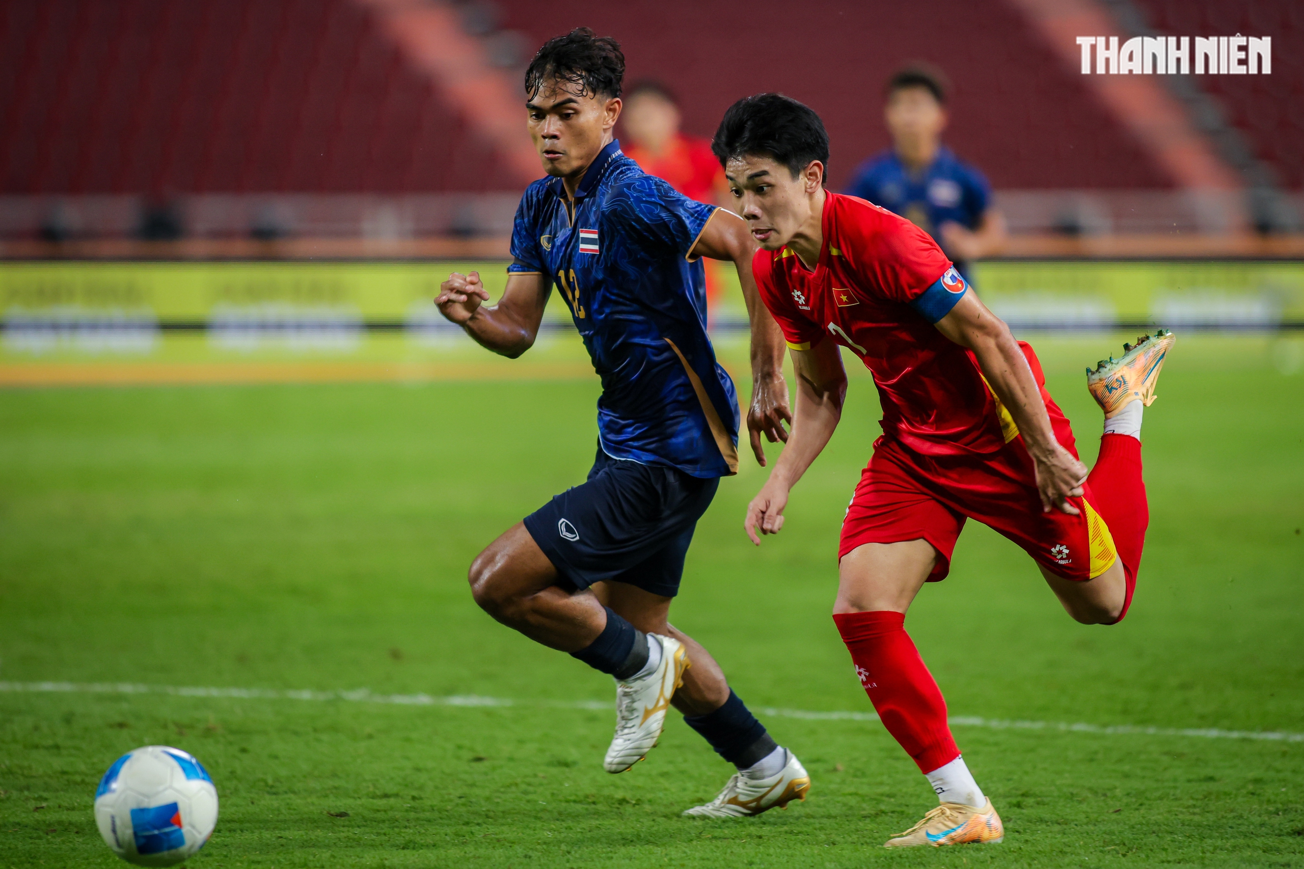 Qu&aacute; đ&atilde; h&igrave;nh ảnh U.22 Việt Nam quật ng&atilde; Th&aacute;i Lan ngay tại Rajamangala, gi&agrave;nh HCV SEA Games 33- Ảnh 1.