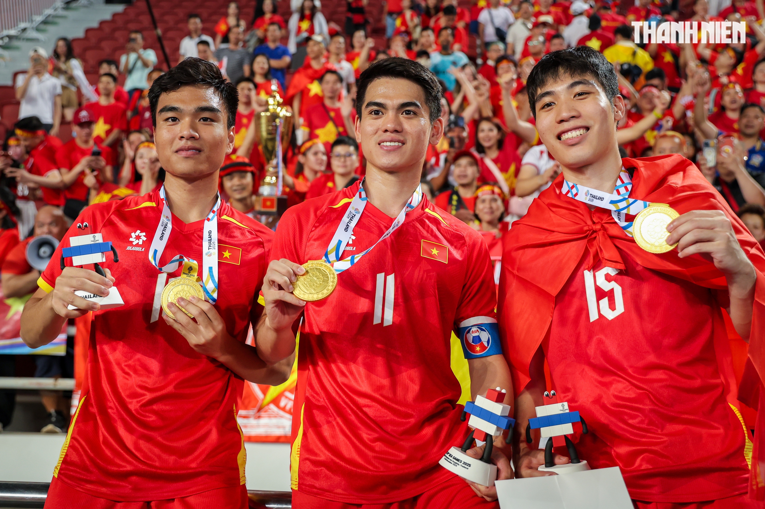 Qu&aacute; đ&atilde; h&igrave;nh ảnh U.22 Việt Nam quật ng&atilde; Th&aacute;i Lan ngay tại Rajamangala, gi&agrave;nh HCV SEA Games 33- Ảnh 18.