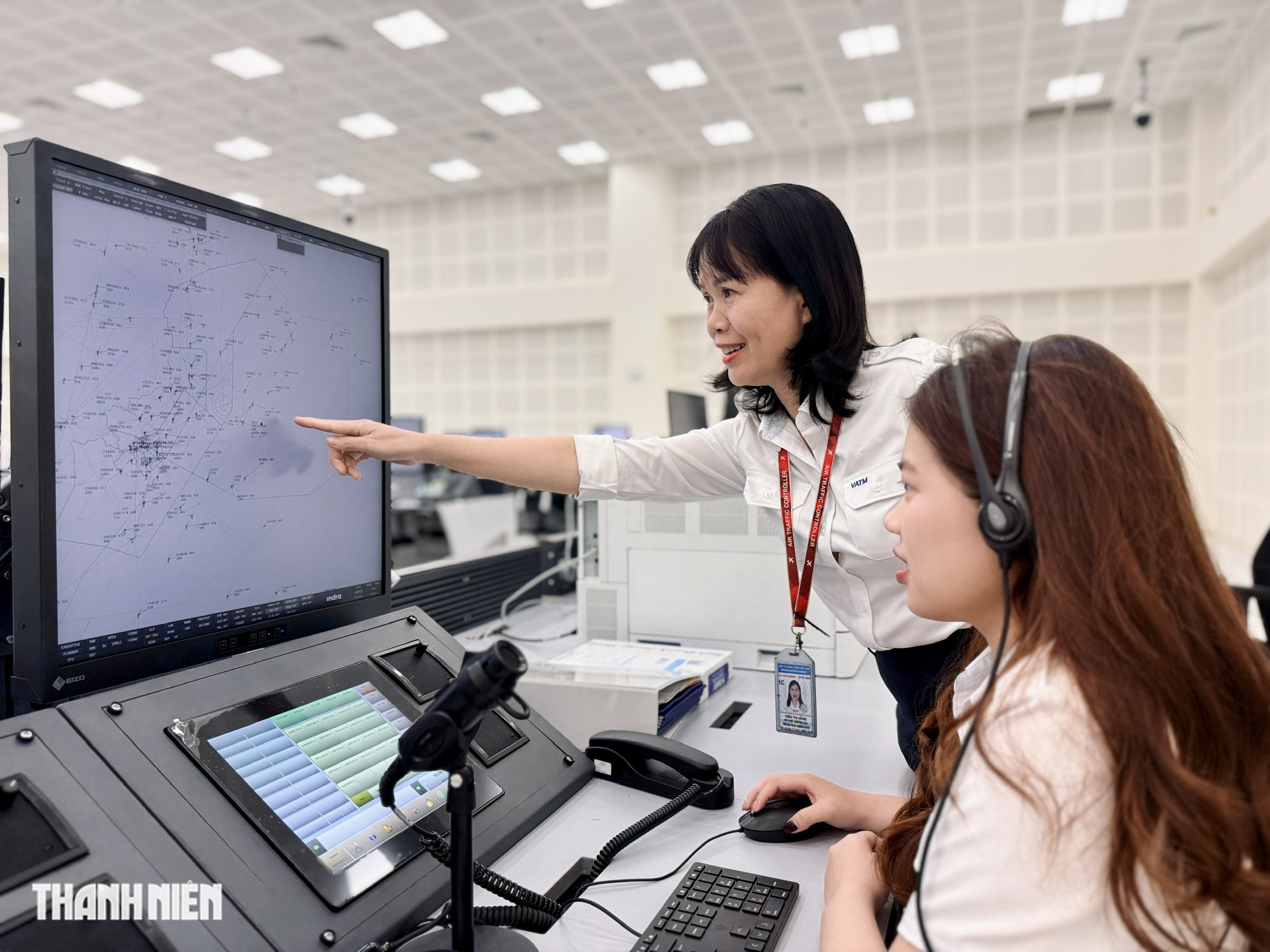 B&ecirc;n trong Trung t&acirc;m Kiểm so&aacute;t kh&ocirc;ng lưu Hồ Ch&iacute; Minh gần 1.500 tỉ vừa vận h&agrave;nh - Ảnh 10.