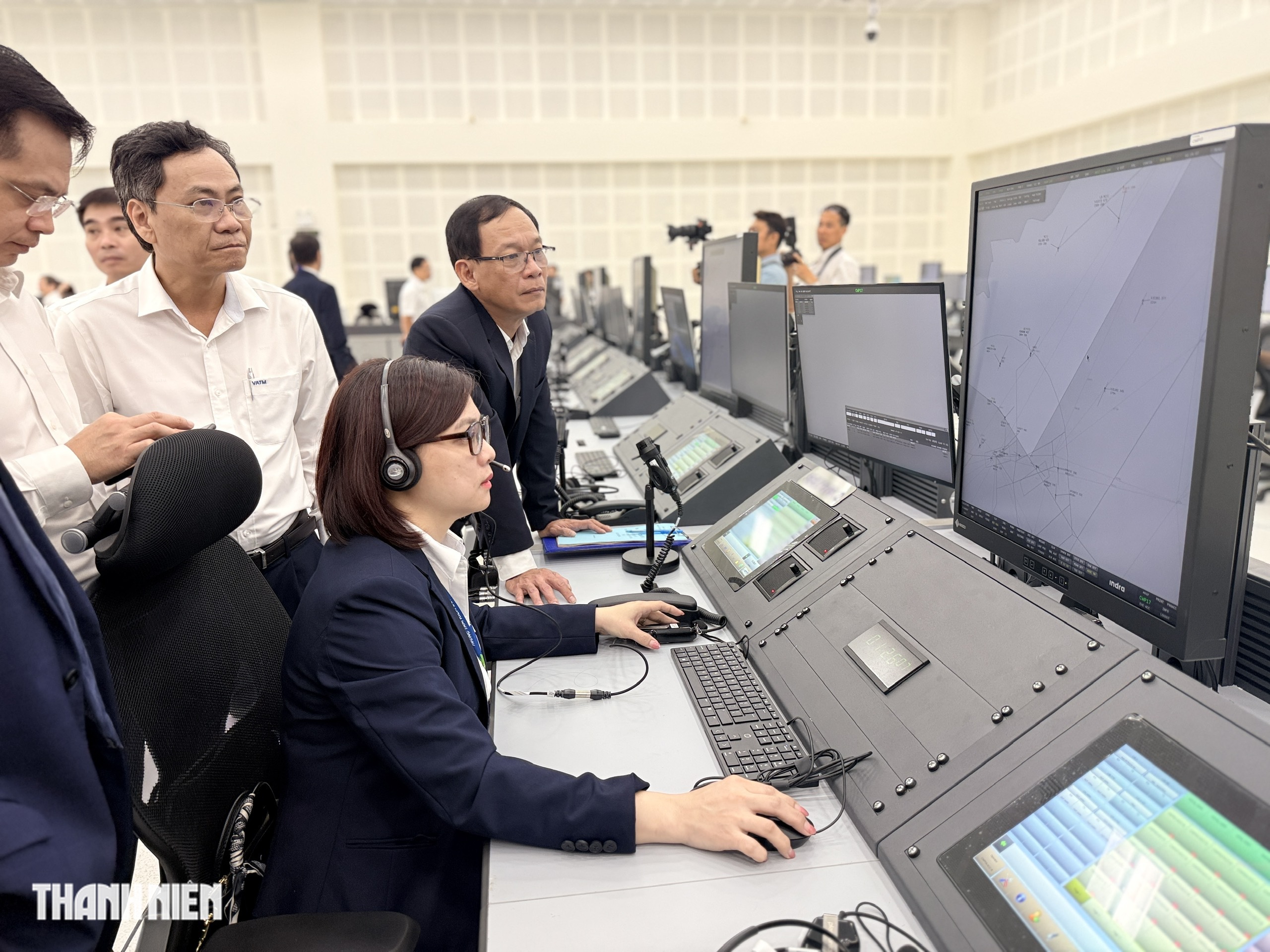 B&ecirc;n trong Trung t&acirc;m Kiểm so&aacute;t kh&ocirc;ng lưu Hồ Ch&iacute; Minh gần 1.500 tỉ vừa vận h&agrave;nh - Ảnh 5.