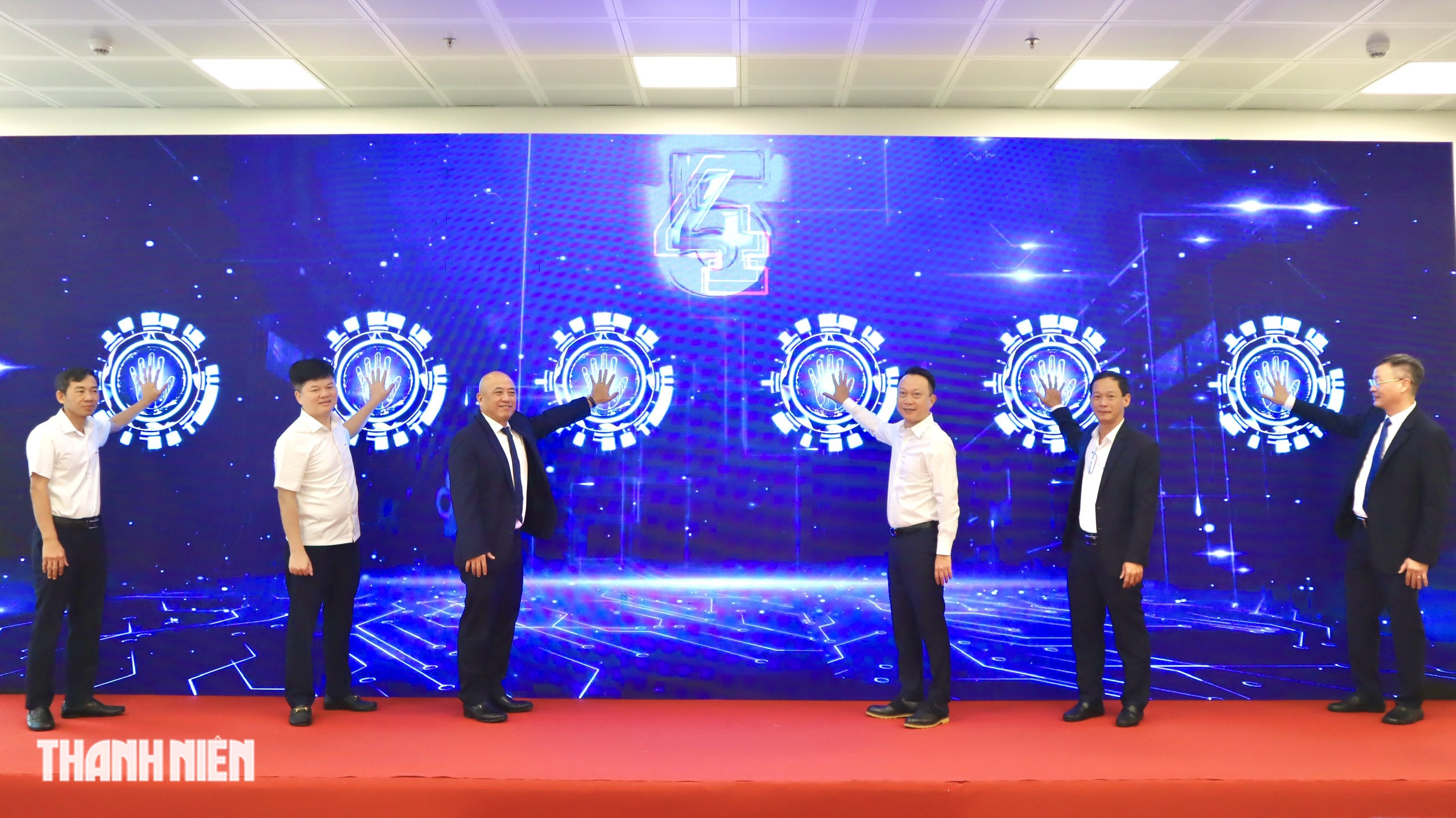 B&ecirc;n trong Trung t&acirc;m Kiểm so&aacute;t kh&ocirc;ng lưu Hồ Ch&iacute; Minh gần 1.500 tỉ vừa vận h&agrave;nh - Ảnh 12.