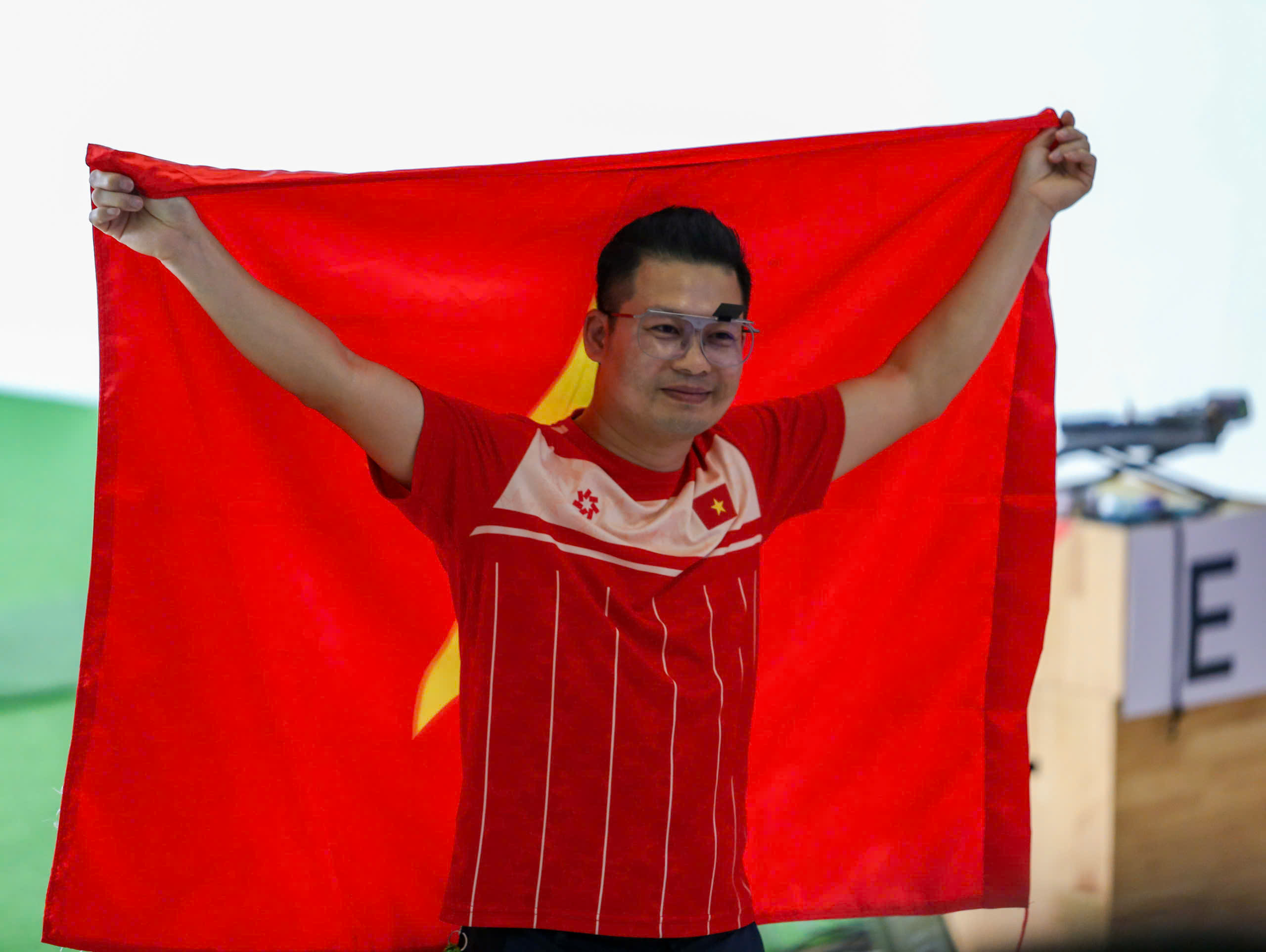 Trịnh Thu Vinh 'nhả vía', xạ thủ Hà Minh Thành phá kỷ lục SEA Games ở tuổi 40- Ảnh 4. Trịnh Thu Vinh 'nhả vía', xạ thủ Hà Minh Thành phá kỷ lục SEA Games ở tuổi 40- Ảnh 4.