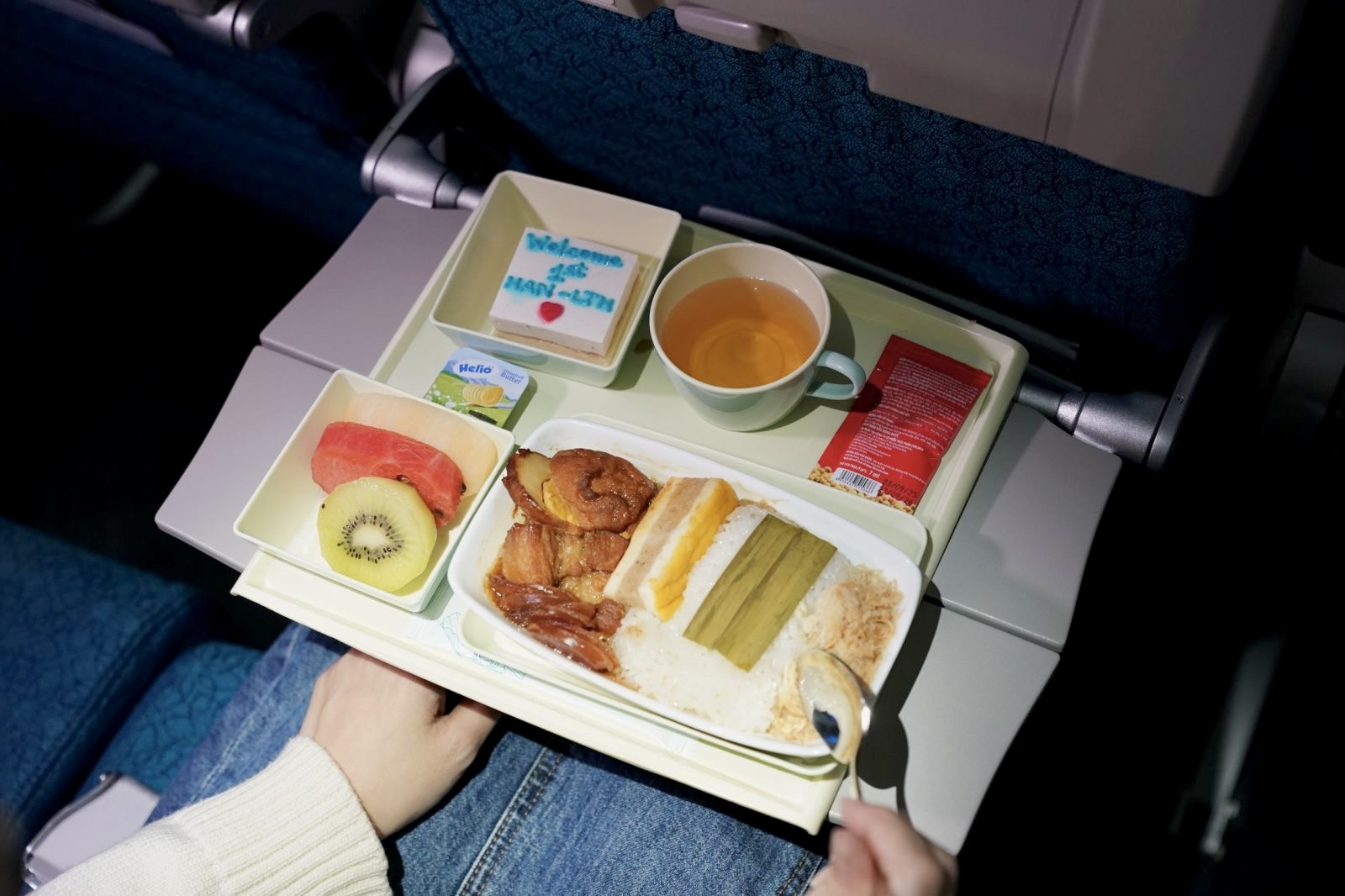 Những h&agrave;nh kh&aacute;ch đặc biệt đầu ti&ecirc;n đ&aacute;p xuống s&acirc;n bay Long Th&agrave;nh - Ảnh 4.