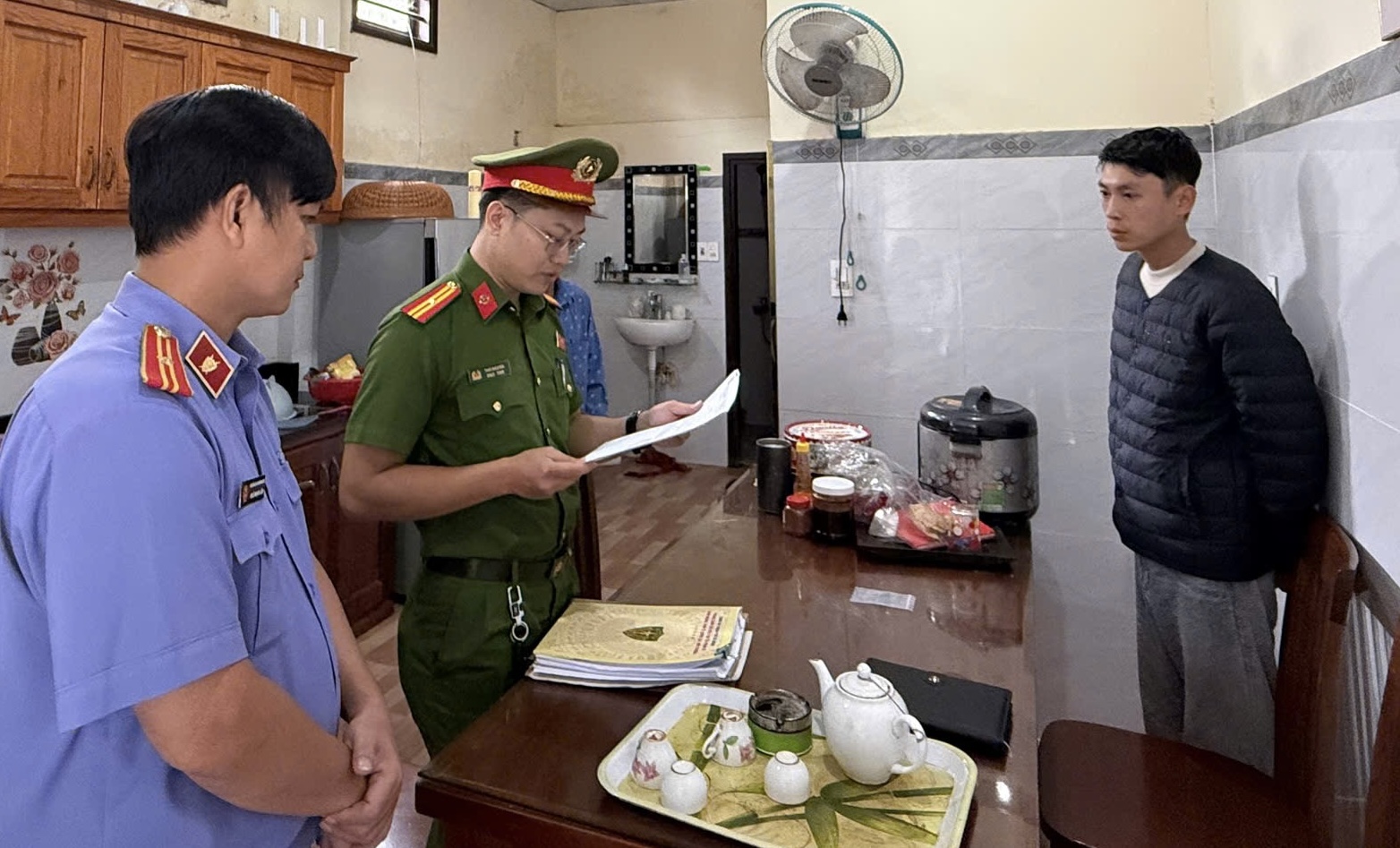 Đà Nẵng: Bắt nghi phạm buôn gần 1.500 bao thuốc lá ESSE Change nhập lậu- Ảnh 1.