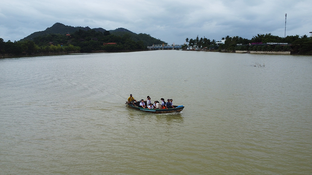 Cầu gỗ bị lũ cuốn, người d&acirc;n Nha Trang phải đi đường v&ograve;ng hơn 15 km- Ảnh 3.