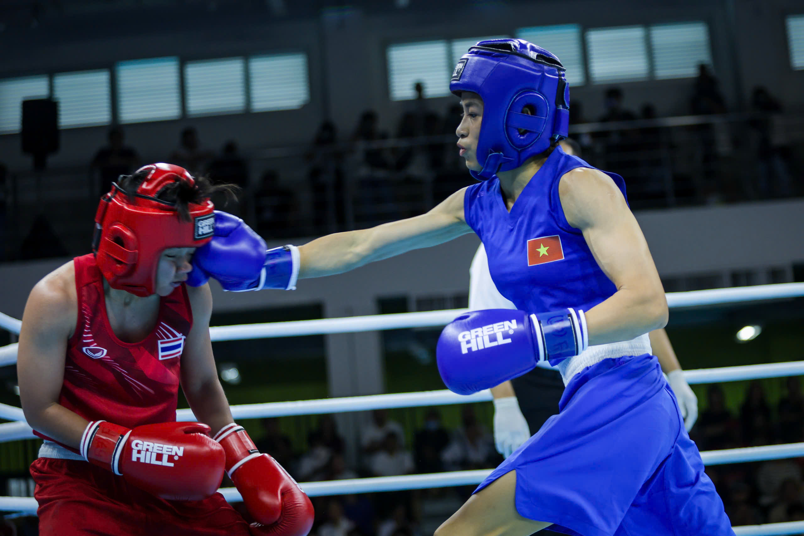 Tung mưa đòn tới tấp, Hà Thị Linh thắng áp đảo đối thủ Thái Lan: Đàn anh Trương Đình Hoàng thưởng nóng- Ảnh 2.