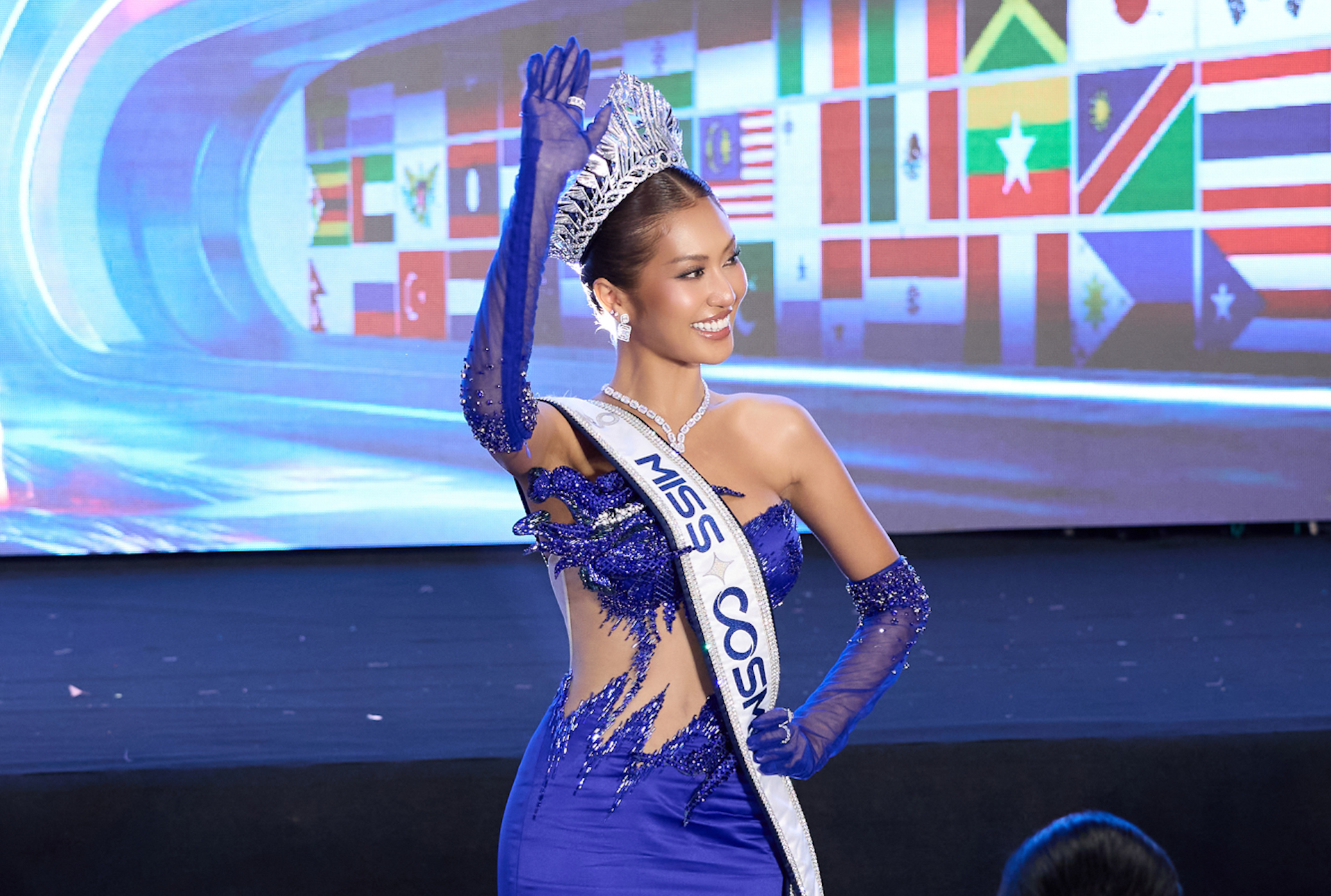 Phi công, luật sư, người mẫu quốc tế… ‘đổ bộ’ Huế, chính thức nhập cuộc Miss Cosmo - Ảnh 1.