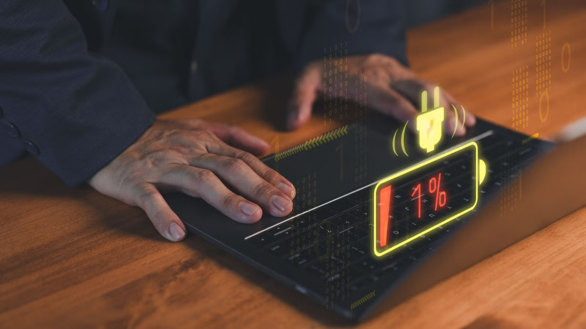 Lý do laptop hết pin ngay cả khi không sử dụng - Ảnh 1.