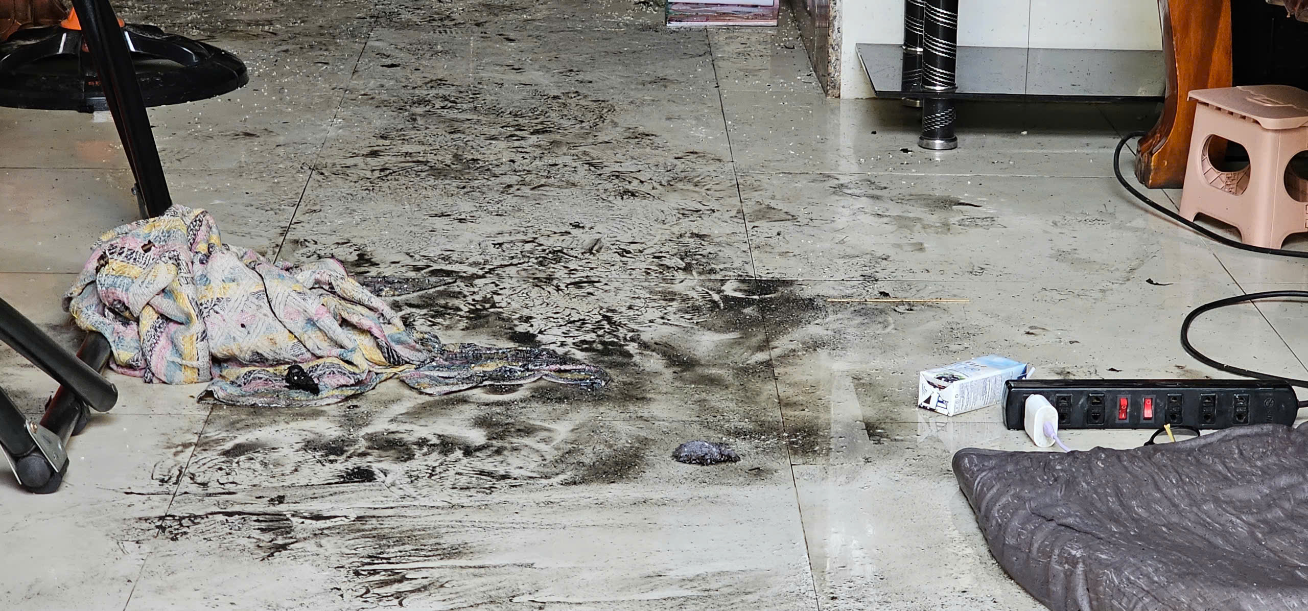 Cháy nhà lúc rạng sáng, 1 người chết, 3 người bị thương - Ảnh 2.