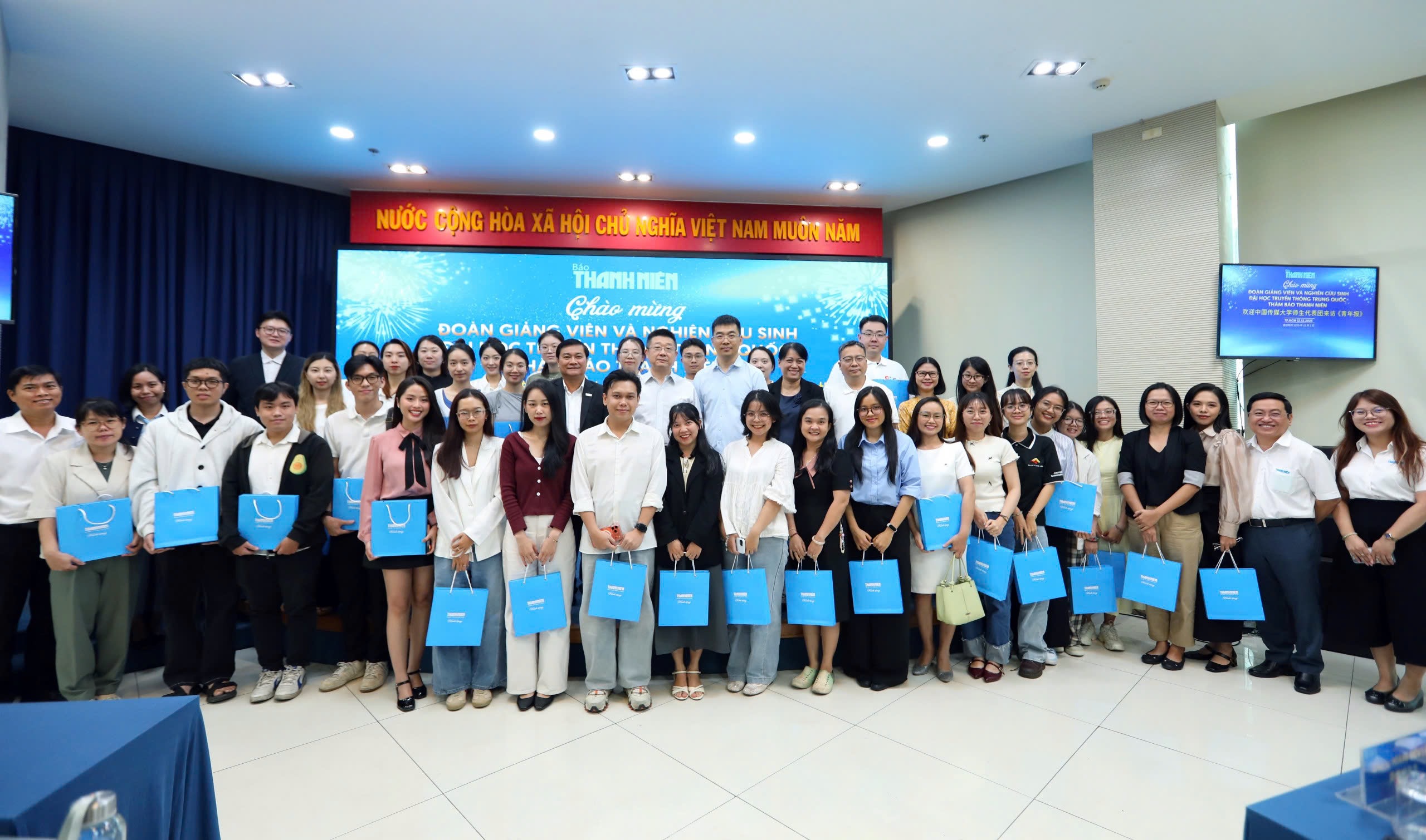 Giảng viên và nghiên cứu sinh ĐH Truyền thông Trung Quốc thăm tòa soạn Báo Thanh Niên - Ảnh 9.