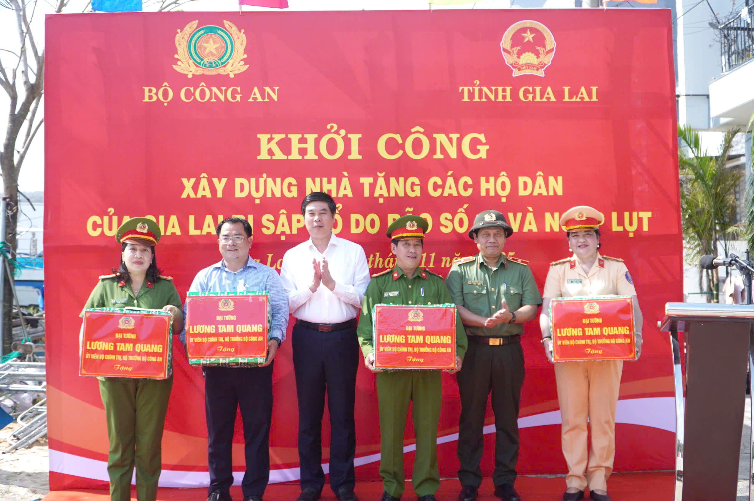 Thần tốc hồi sinh 1.200 mái nhà trước tết - Ảnh 6.