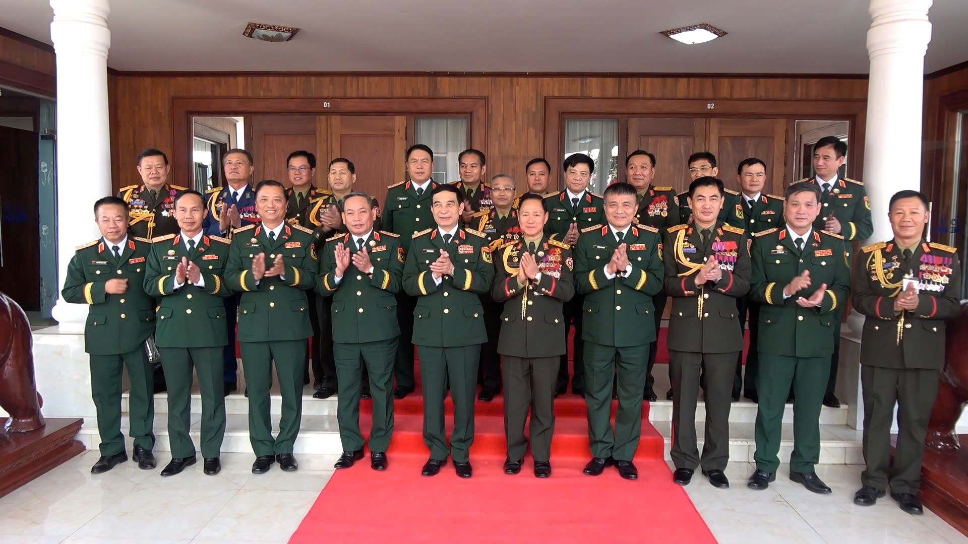 Đại tướng Phan Văn Giang hội kiến Bộ trưởng Bộ Quốc phòng Lào - Ảnh 2.