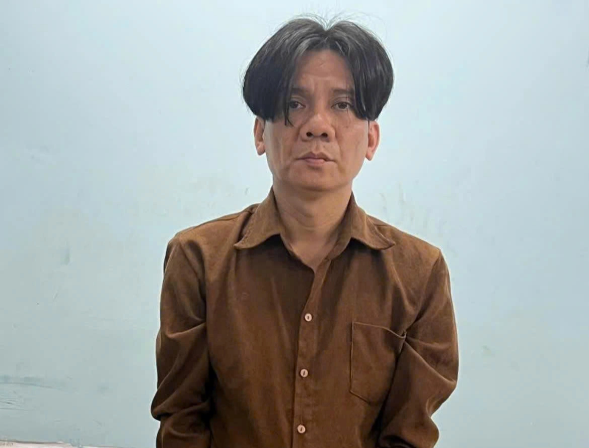 Công an bắt nhanh kẻ cướp tiệm vàng ở trung tâm TP.HCM - Ảnh 1.