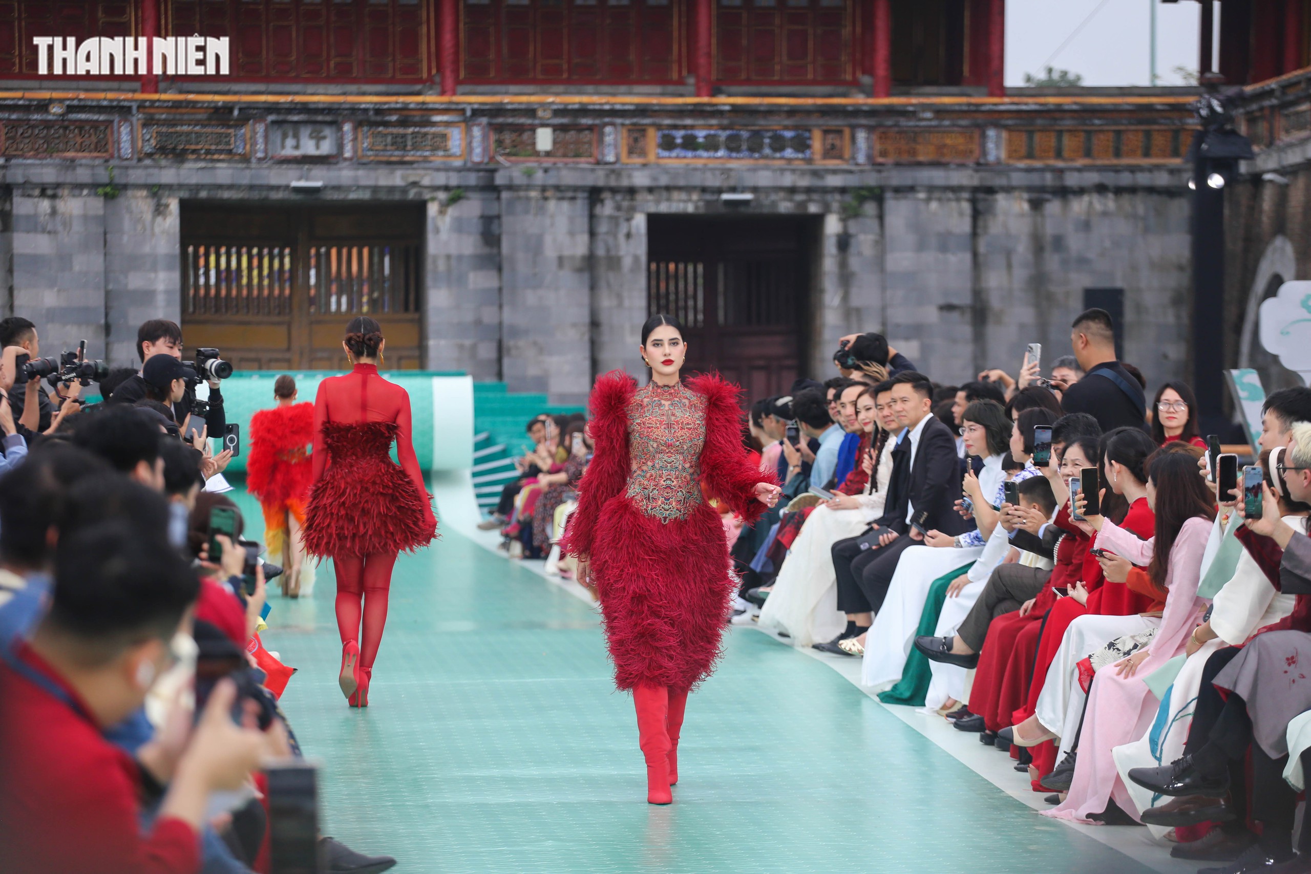 Miss Universe 2025 opened with a fashion show at Hue Imperial City - Photo 12. Hoa hậu Hoàn vũ quốc tế 2025 mở màn bằng show thời trang tại Đại nội Huế- Ảnh 12.