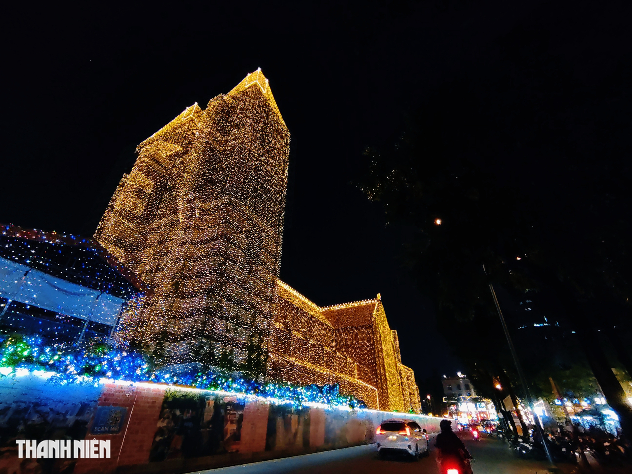 Nhà thờ Đức Bà lung linh 1.000 km đèn LED Giáng sinh 2025: Ý nghĩa bất ngờ  - Ảnh 4.