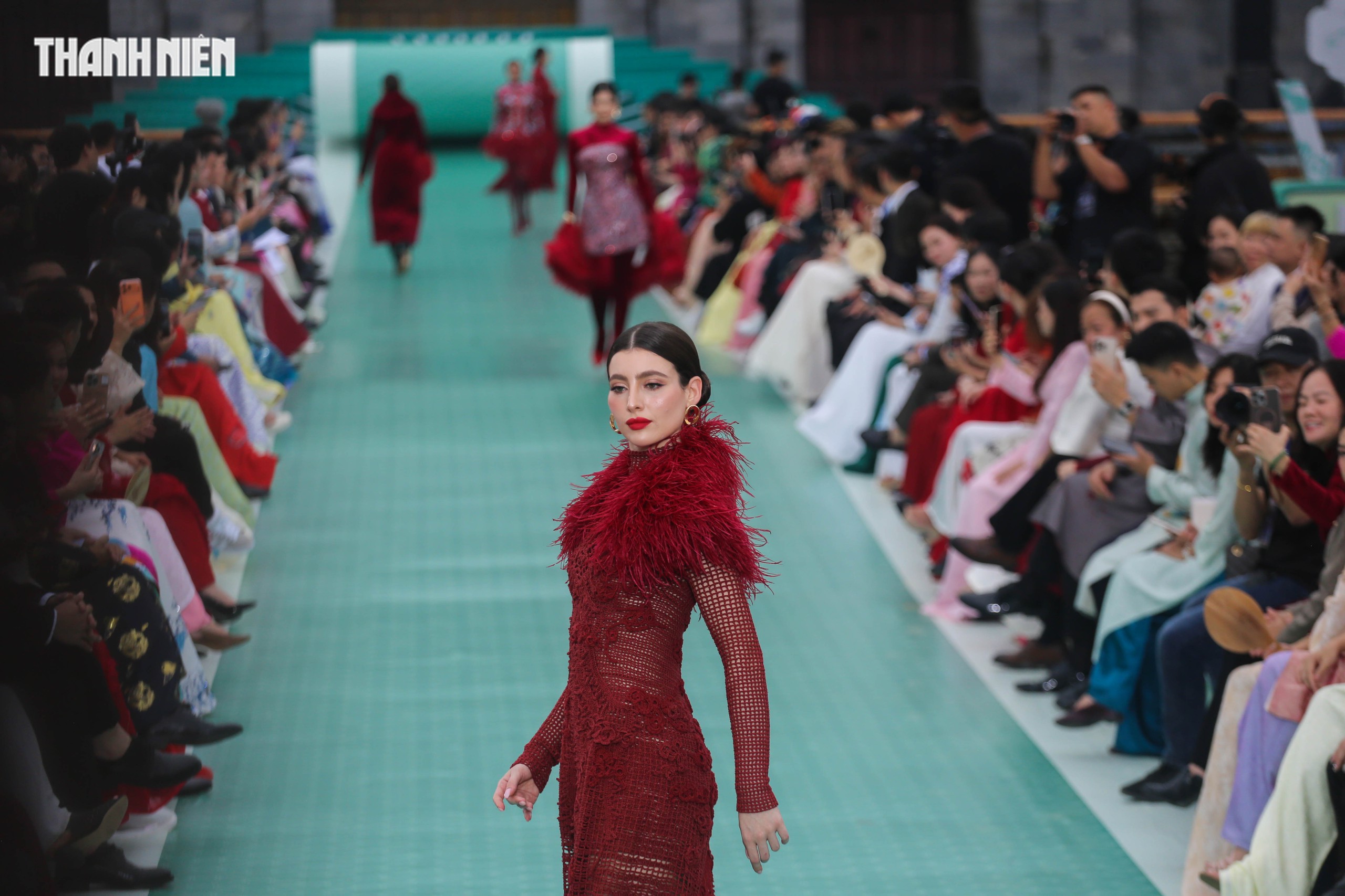 Miss Universe 2025 opened with a fashion show at Hue Imperial City - Photo 11. Hoa hậu Hoàn vũ quốc tế 2025 mở màn bằng show thời trang tại Đại nội Huế- Ảnh 11.
