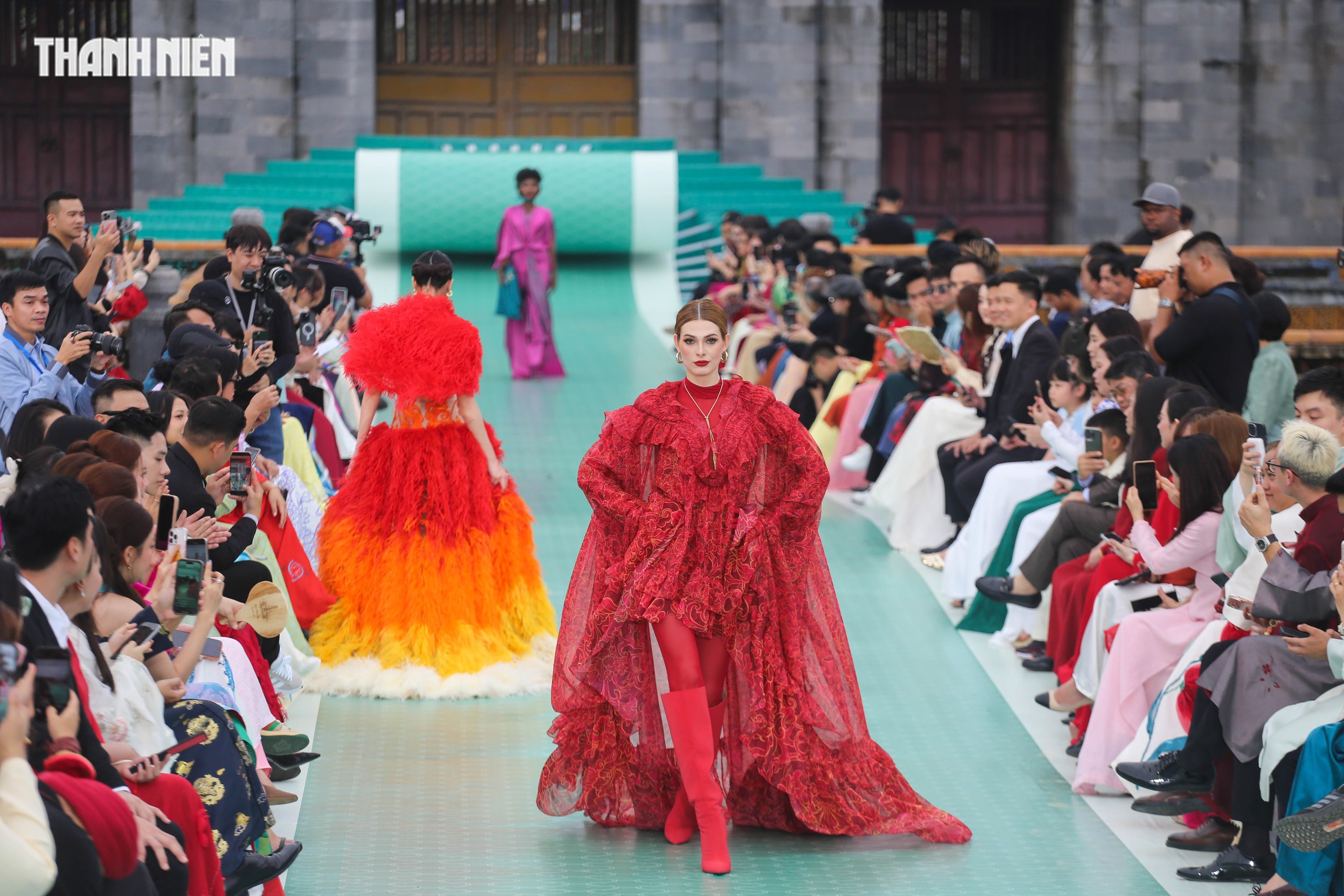 Miss Universe 2025 opened with a fashion show at Hue Imperial City - Photo 4. Hoa hậu Hoàn vũ quốc tế 2025 mở màn bằng show thời trang tại Đại nội Huế- Ảnh 4.