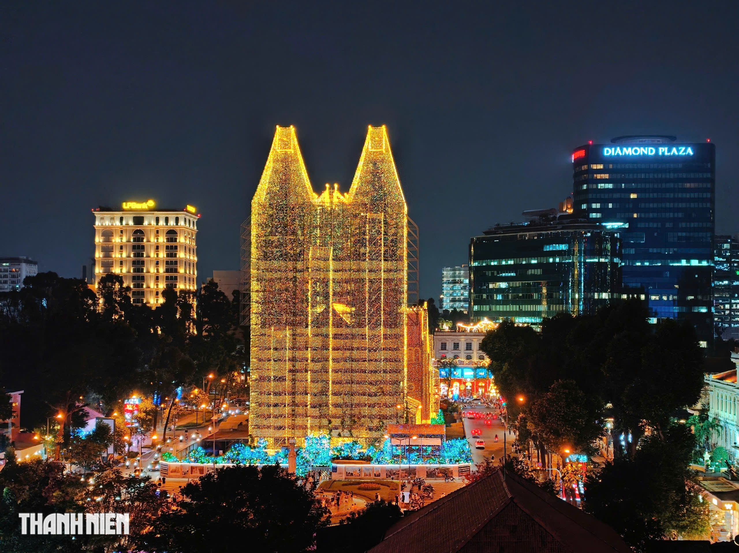 Nhà thờ Đức Bà lung linh 1.000 km đèn LED Giáng sinh 2025: Ý nghĩa bất ngờ  - Ảnh 7.