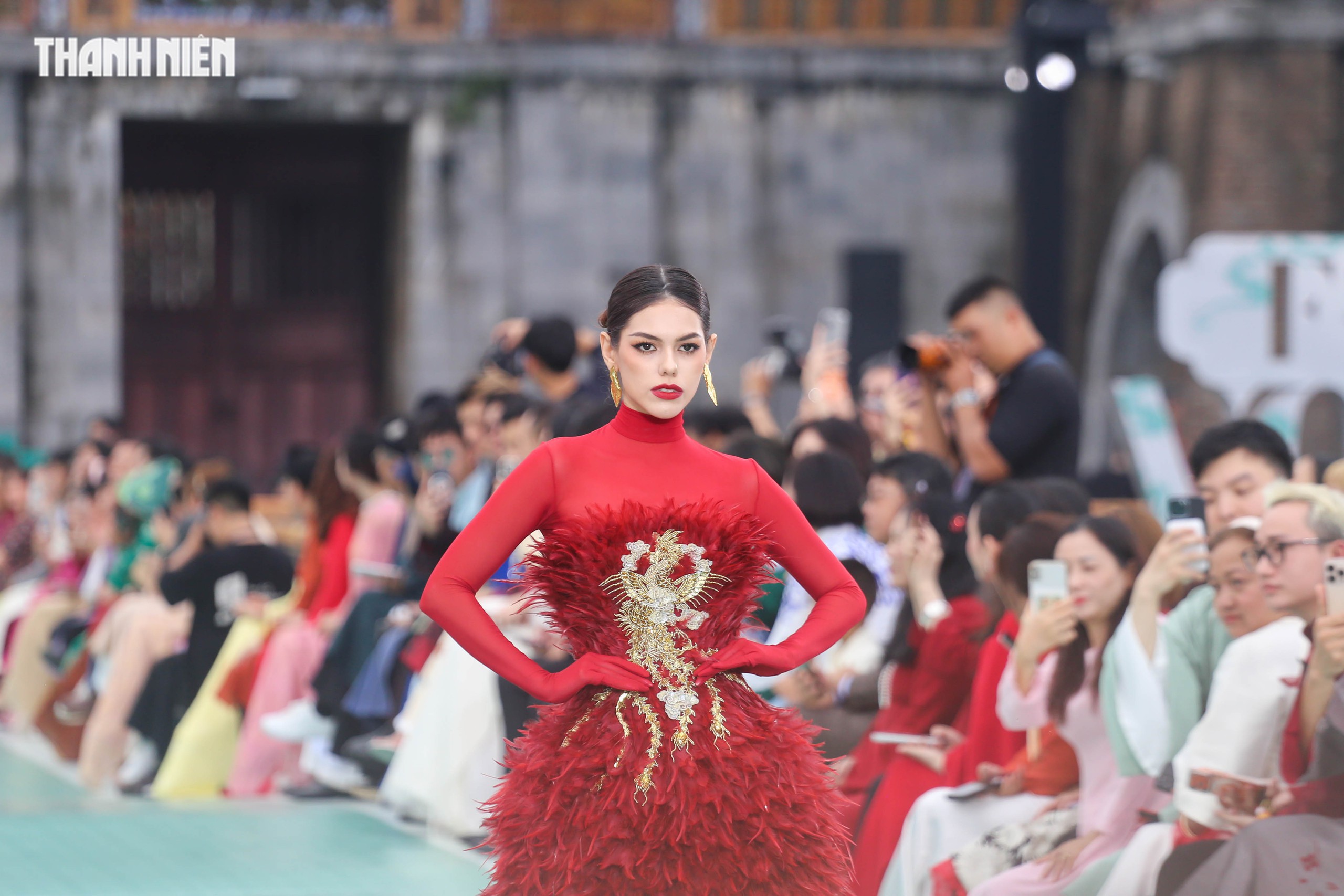 Miss Universe 2025 opened with a fashion show at Hue Imperial City - Photo 9. Hoa hậu Hoàn vũ quốc tế 2025 mở màn bằng show thời trang tại Đại nội Huế- Ảnh 9.