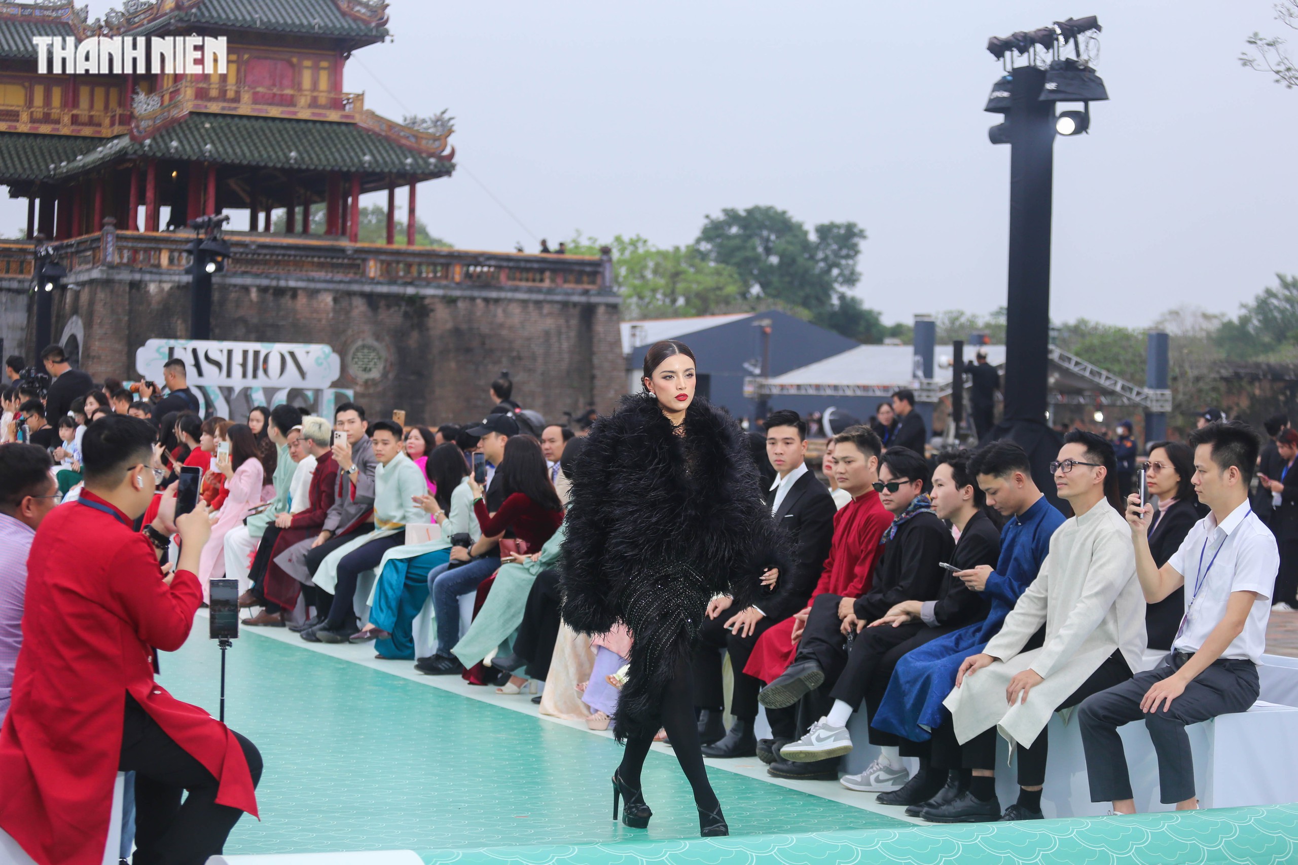 Miss Universe 2025 opened with a fashion show at Hue Imperial City - Photo 7. Hoa hậu Hoàn vũ quốc tế 2025 mở màn bằng show thời trang tại Đại nội Huế- Ảnh 7.