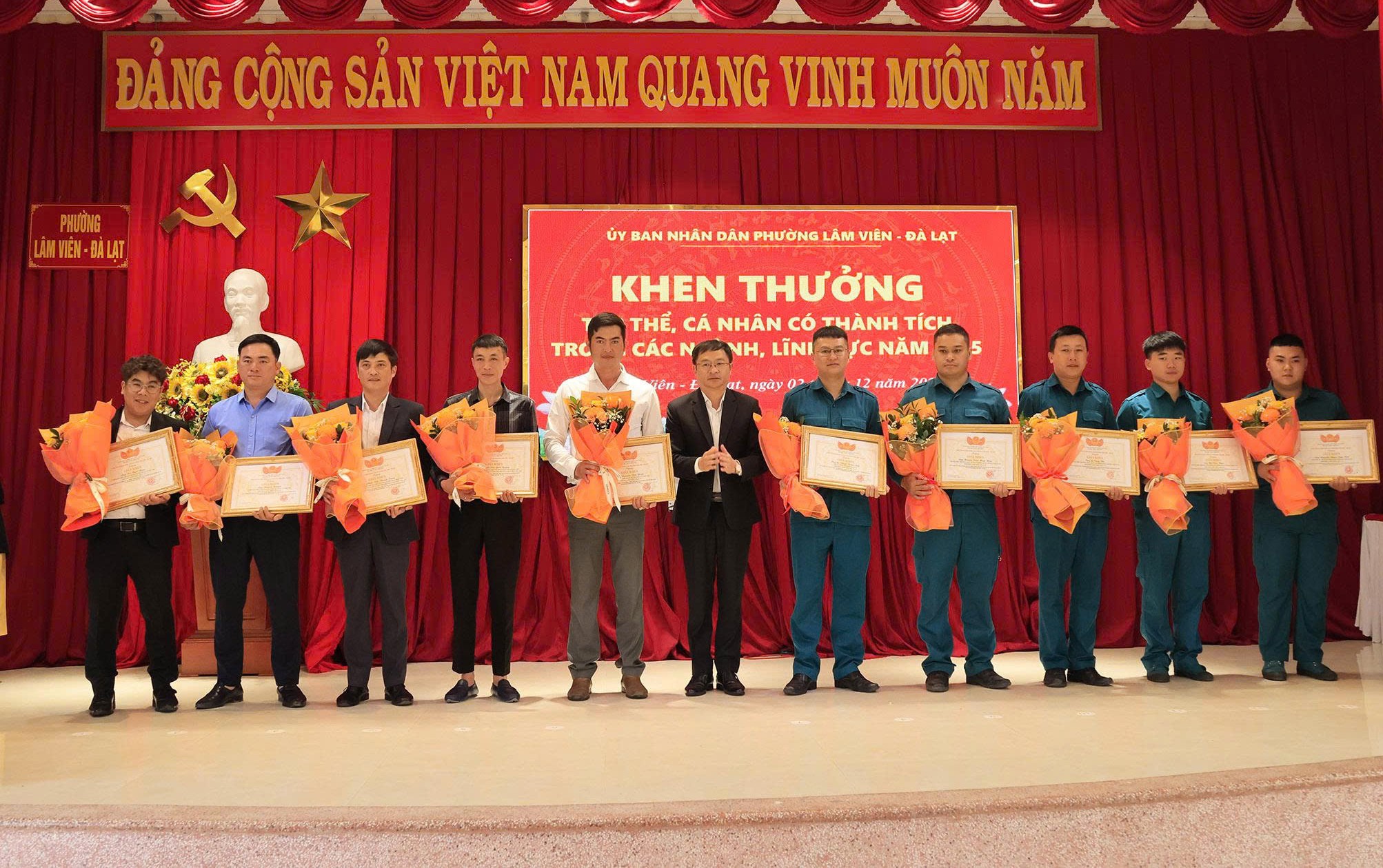 Khen thưởng 8 gia đình bàn giao mặt bằng xây dựng đường Lữ Gia Đà Lạt - Ảnh 7.