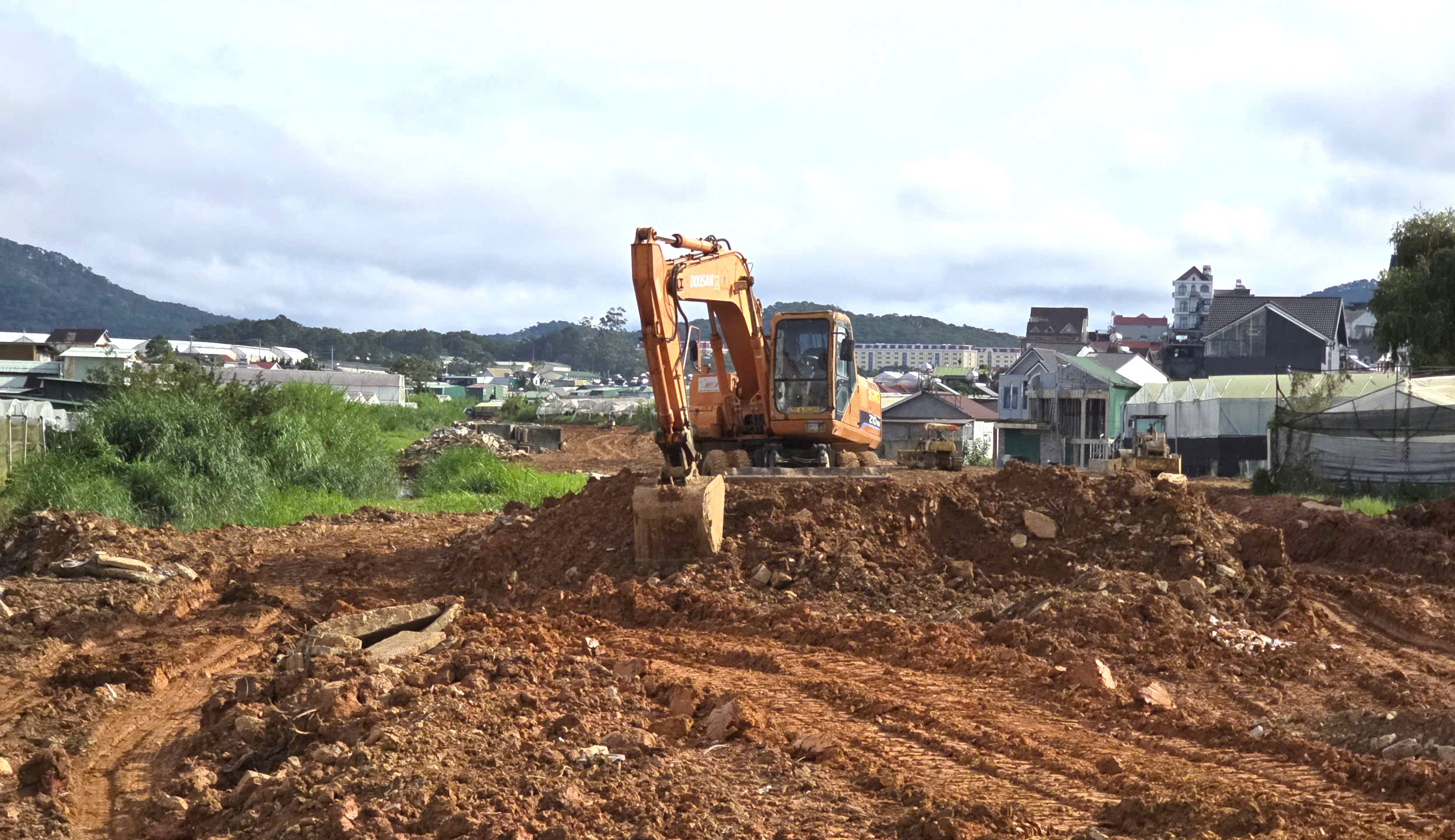 Khen thưởng 8 gia đình bàn giao mặt bằng xây dựng đường Lữ Gia Đà Lạt - Ảnh 5.