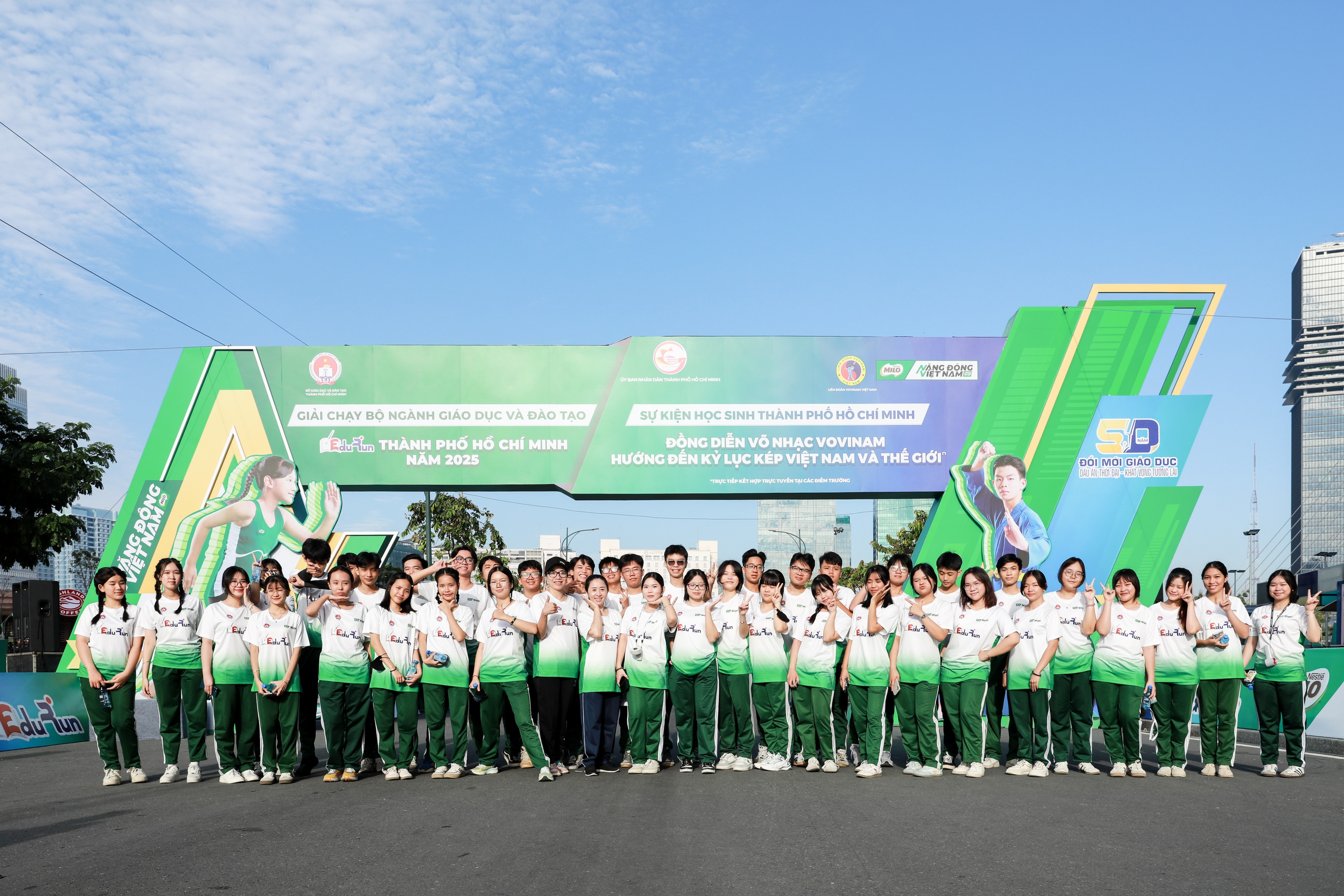 60.000 học sinh đồng diễn võ nhạc Vivonam lập ‘kỷ lục kép’ Việt Nam và thế giới - Ảnh 13.