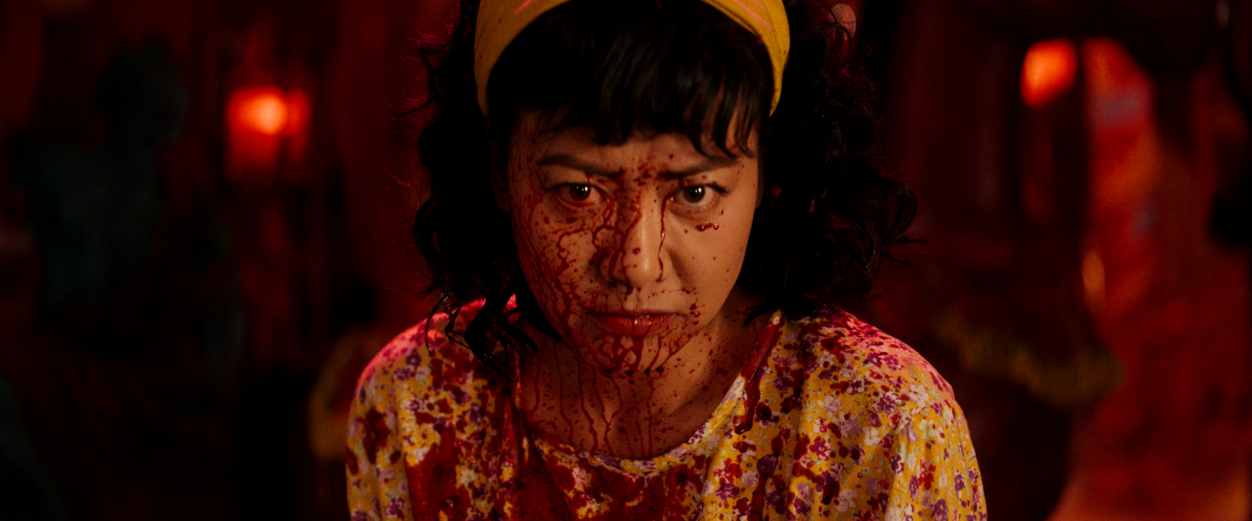 Hồng Ánh gây sốc với gương mặt 'đầy máu' - Ảnh 1.