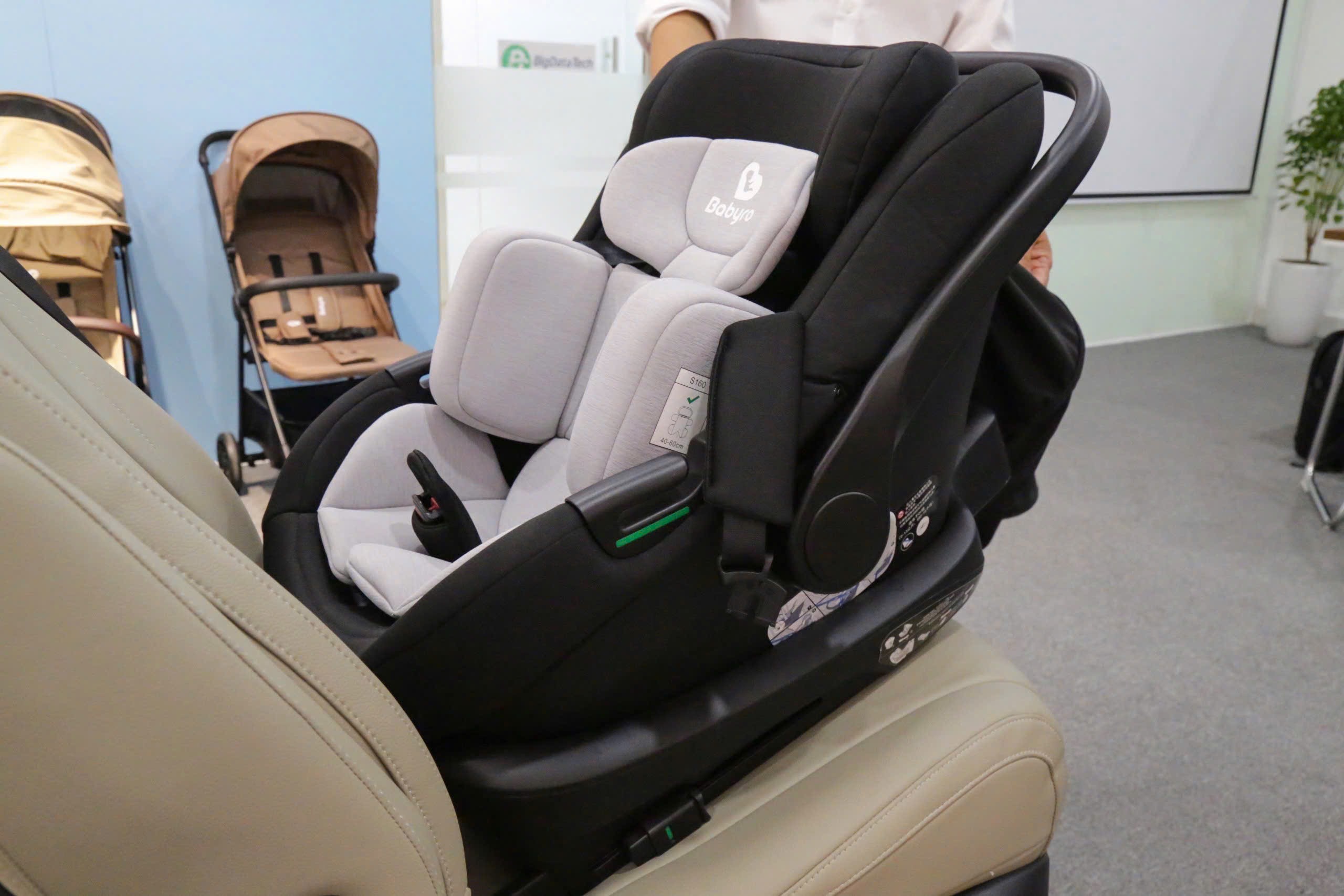 Xe kinh doanh vận tải hành khách không cần dùng thiết bị an toàn cho trẻ - Ảnh 1.