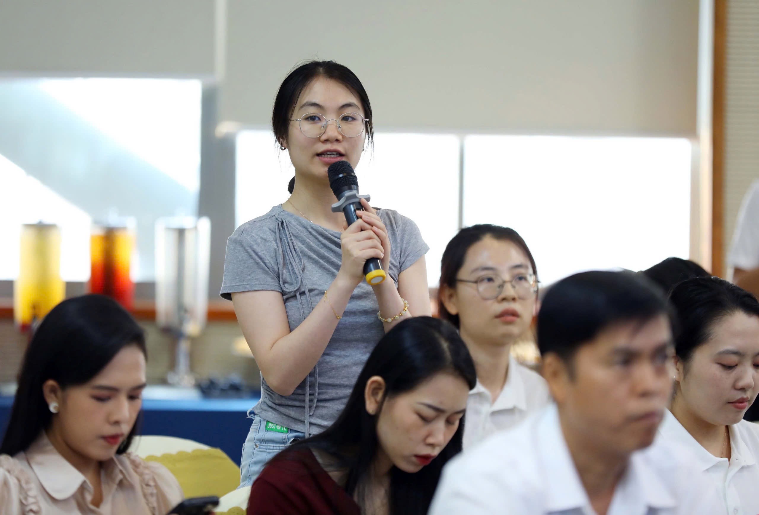 Giảng viên và nghiên cứu sinh ĐH Truyền thông Trung Quốc thăm tòa soạn Báo Thanh Niên - Ảnh 5.