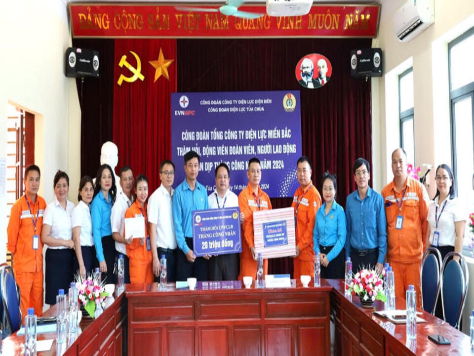 Công đoàn EVNNPC tiếp sức thợ điện kiên cường, vượt thử thách - Ảnh 4.
