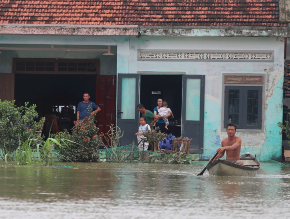 Không khí lạnh đi sâu xuống miền Trung, mưa lớn 2 ngày 300 mm- Ảnh 1.
