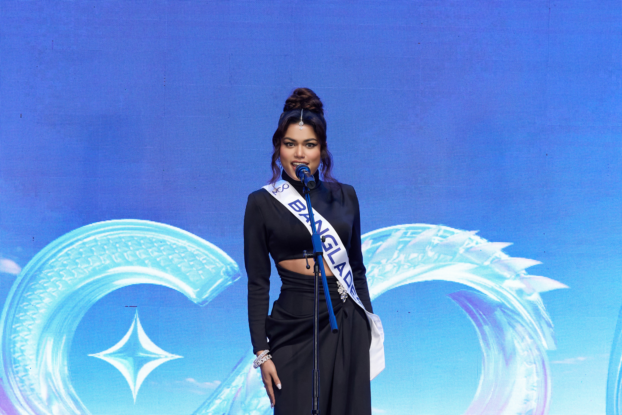 Phi công, luật sư, người mẫu quốc tế… ‘đổ bộ’ Huế, chính thức nhập cuộc Miss Cosmo - Ảnh 5.