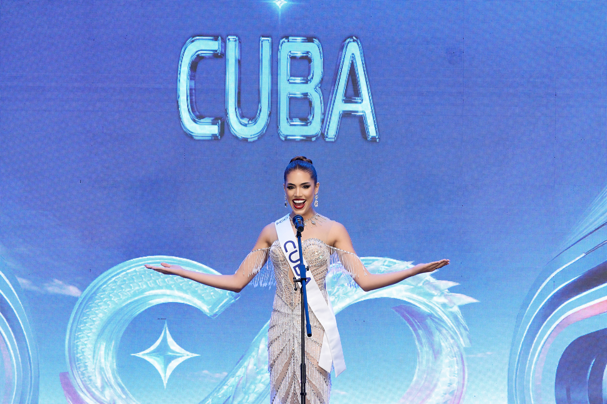 Phi công, luật sư, người mẫu quốc tế… ‘đổ bộ’ Huế, chính thức nhập cuộc Miss Cosmo - Ảnh 7.