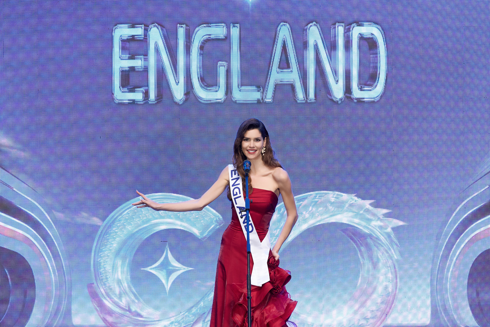 Phi công, luật sư, người mẫu quốc tế… ‘đổ bộ’ Huế, chính thức nhập cuộc Miss Cosmo - Ảnh 8.