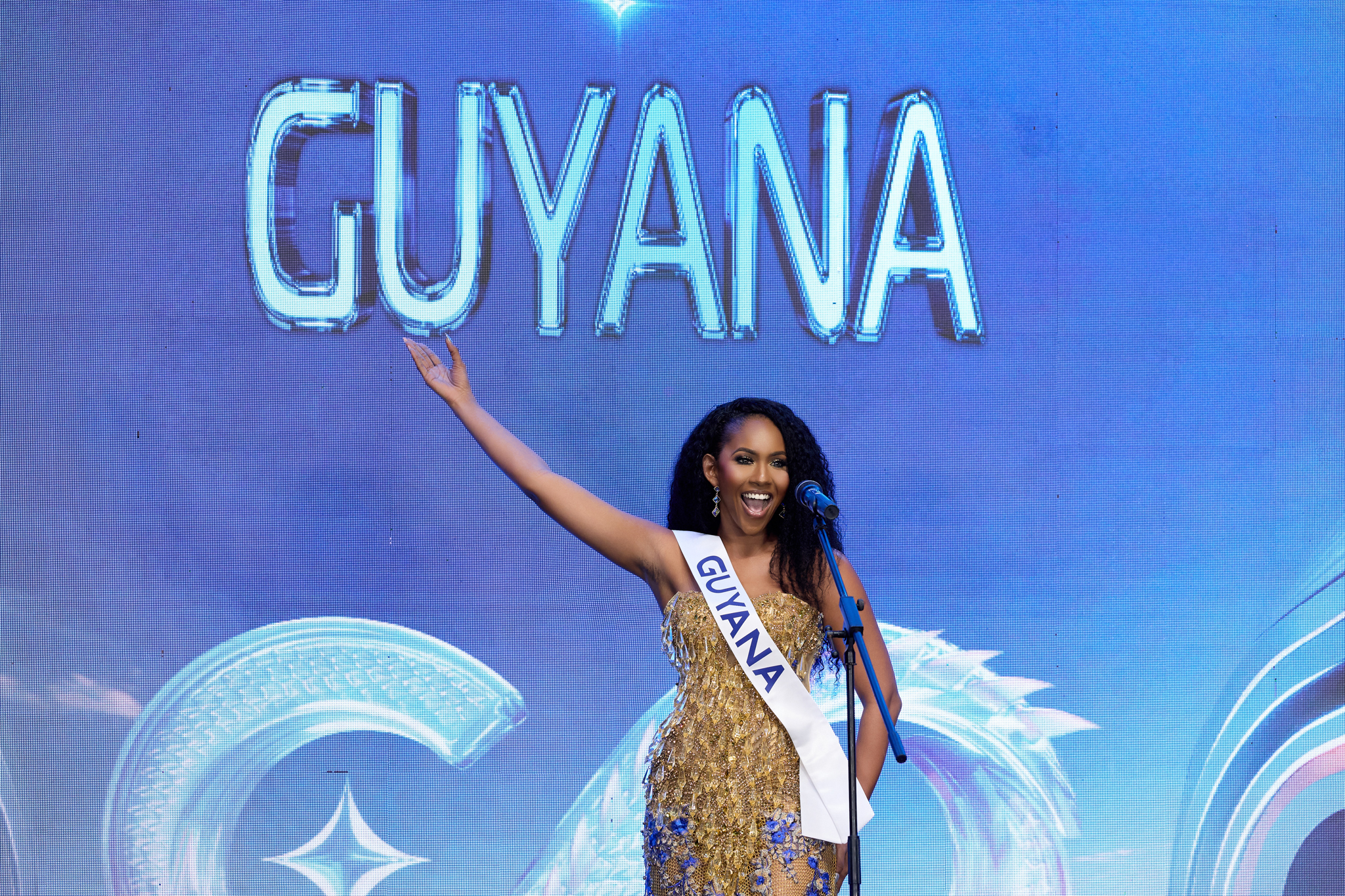 Phi công, luật sư, người mẫu quốc tế… ‘đổ bộ’ Huế, chính thức nhập cuộc Miss Cosmo - Ảnh 9.