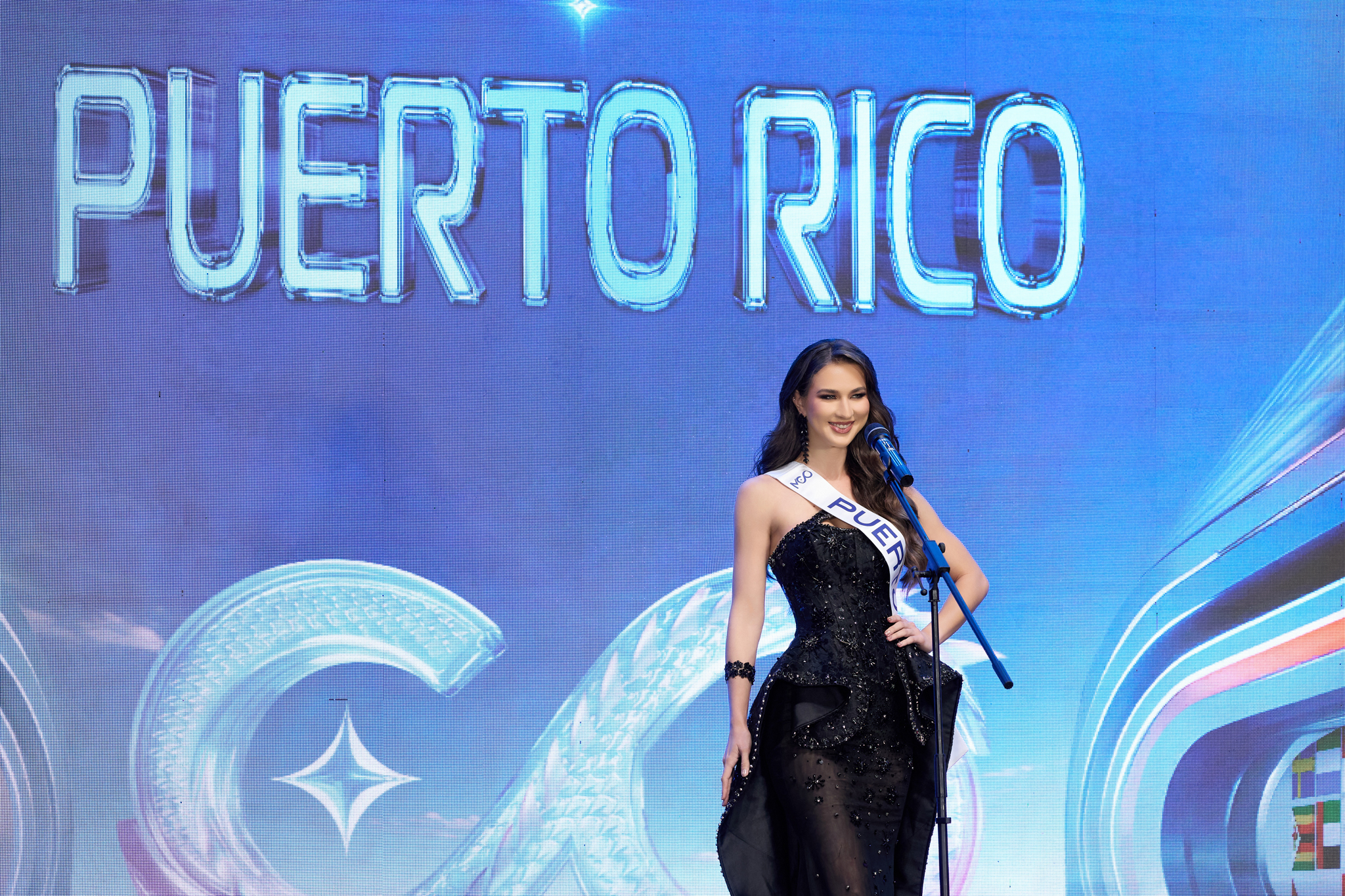 Phi công, luật sư, người mẫu quốc tế… ‘đổ bộ’ Huế, chính thức nhập cuộc Miss Cosmo - Ảnh 10.