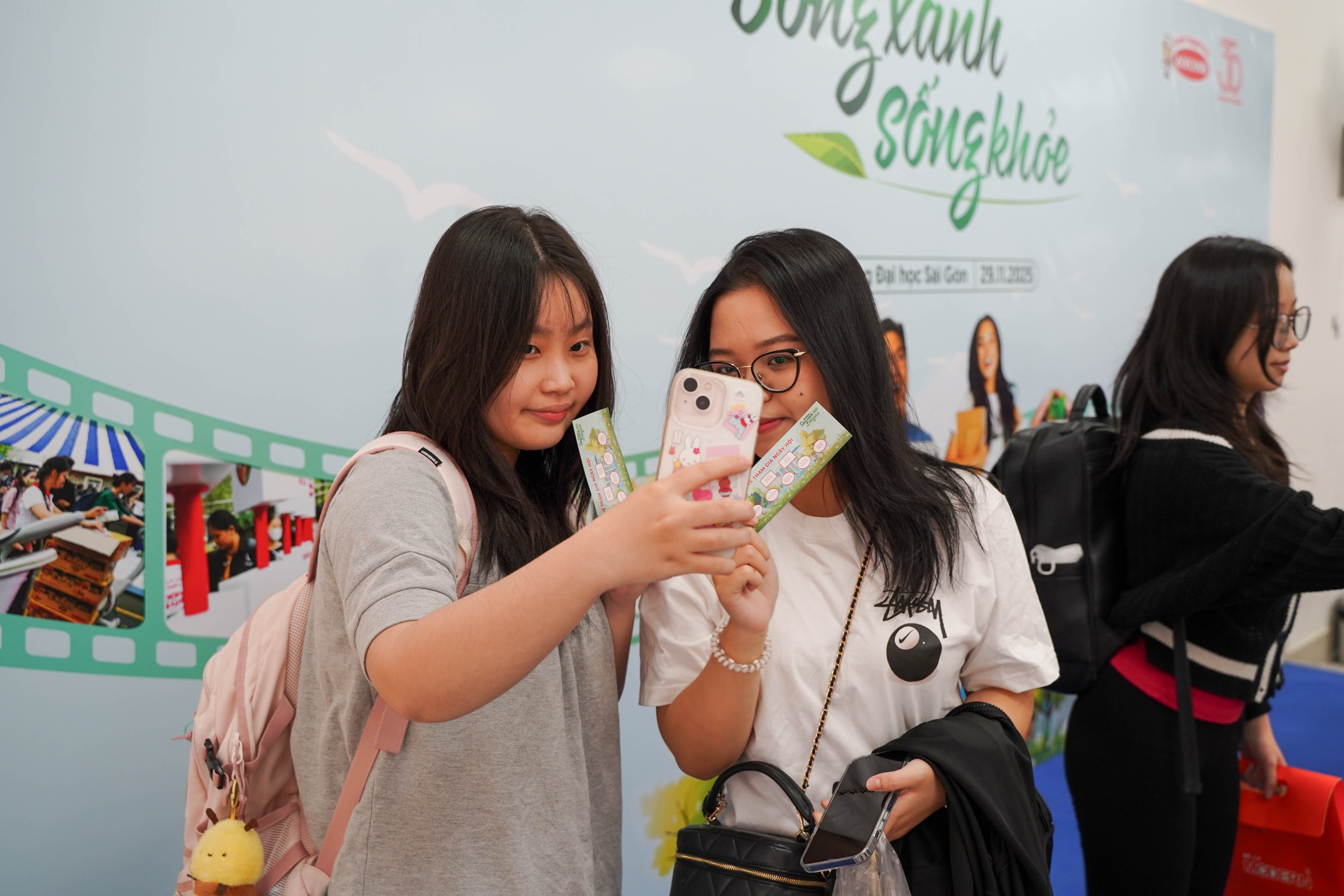 Sinh viên háo hức tìm hiểu sống xanh, chế độ dinh dưỡng theo cách đặc biệt - Ảnh 8.