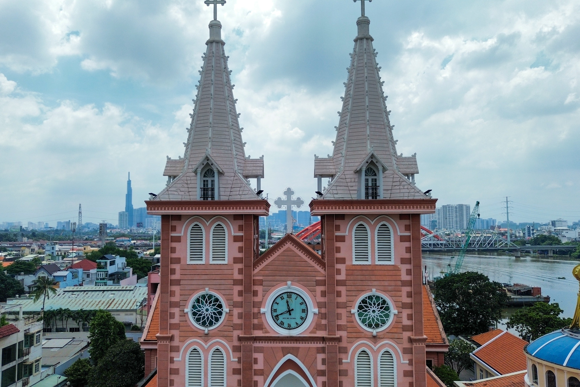 Độc đáo nhà thờ giáp sông Sài Gòn có kiến trúc tương tự nhà thờ Đức Bà- Ảnh 4. Độc đáo nhà thờ giáp sông Sài Gòn có kiến trúc tương tự nhà thờ Đức Bà- Ảnh 4.