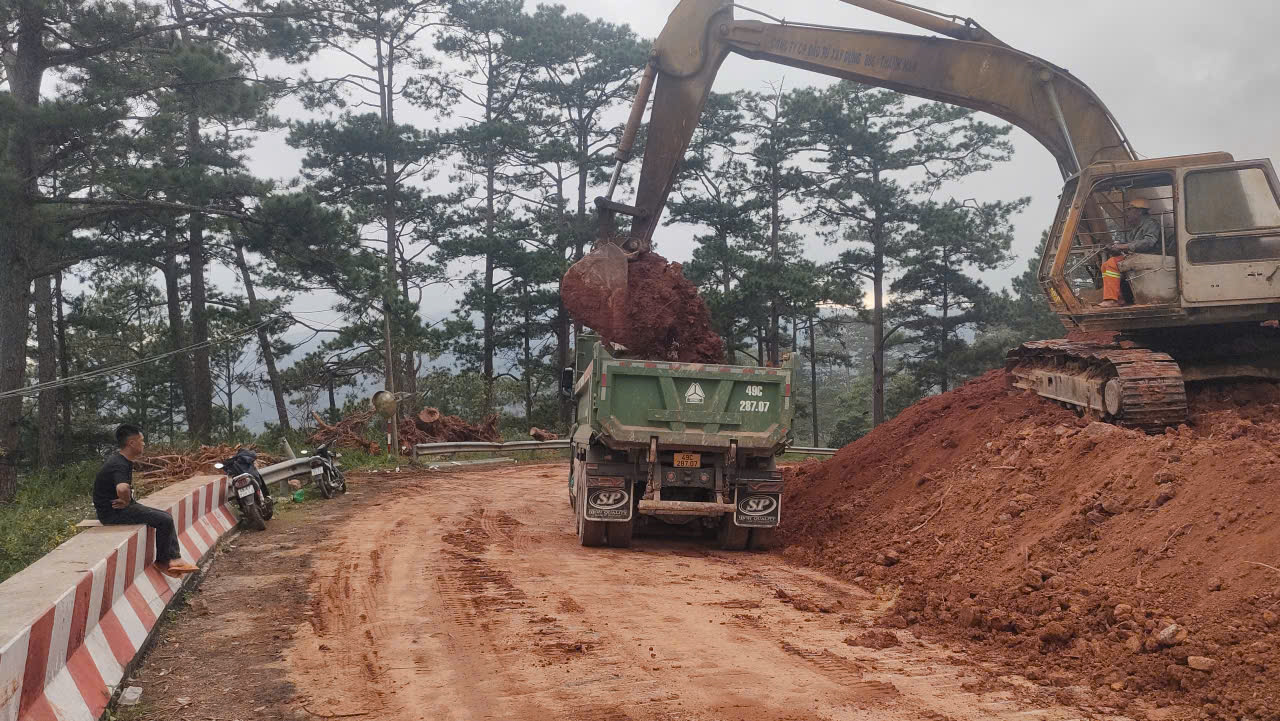 Chưa thể thông đèo D'Ran trong ngày hôm nay 2.12 - Ảnh 1.