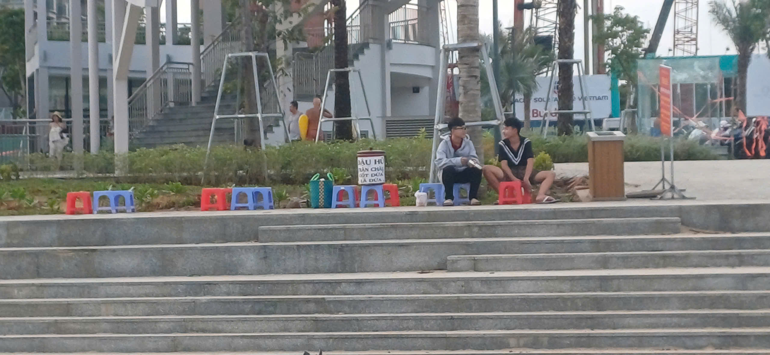 Hàng rong "phủ sóng" dự án nghìn tỉ ở Bãi Sau: Du lịch Vũng Tàu nhếch nhác - Ảnh 6.