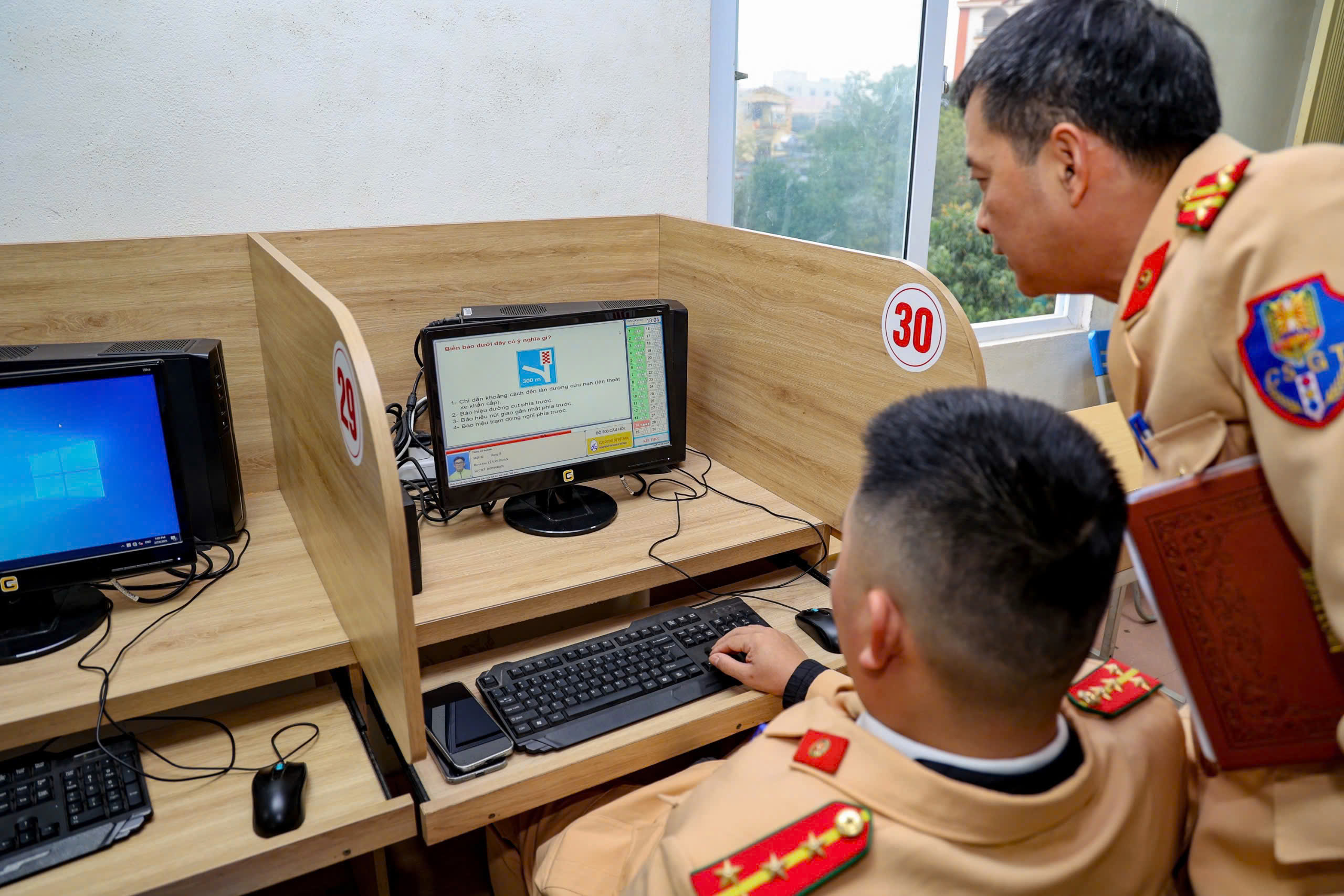 Đề xuất mới về sát hạch và cấp GPLX: Thay đổi quan trọng từ Bộ Công an - Ảnh 1. Đề xuất mới về sát hạch và cấp GPLX: Thay đổi quan trọng từ Bộ Công an - Ảnh 1.