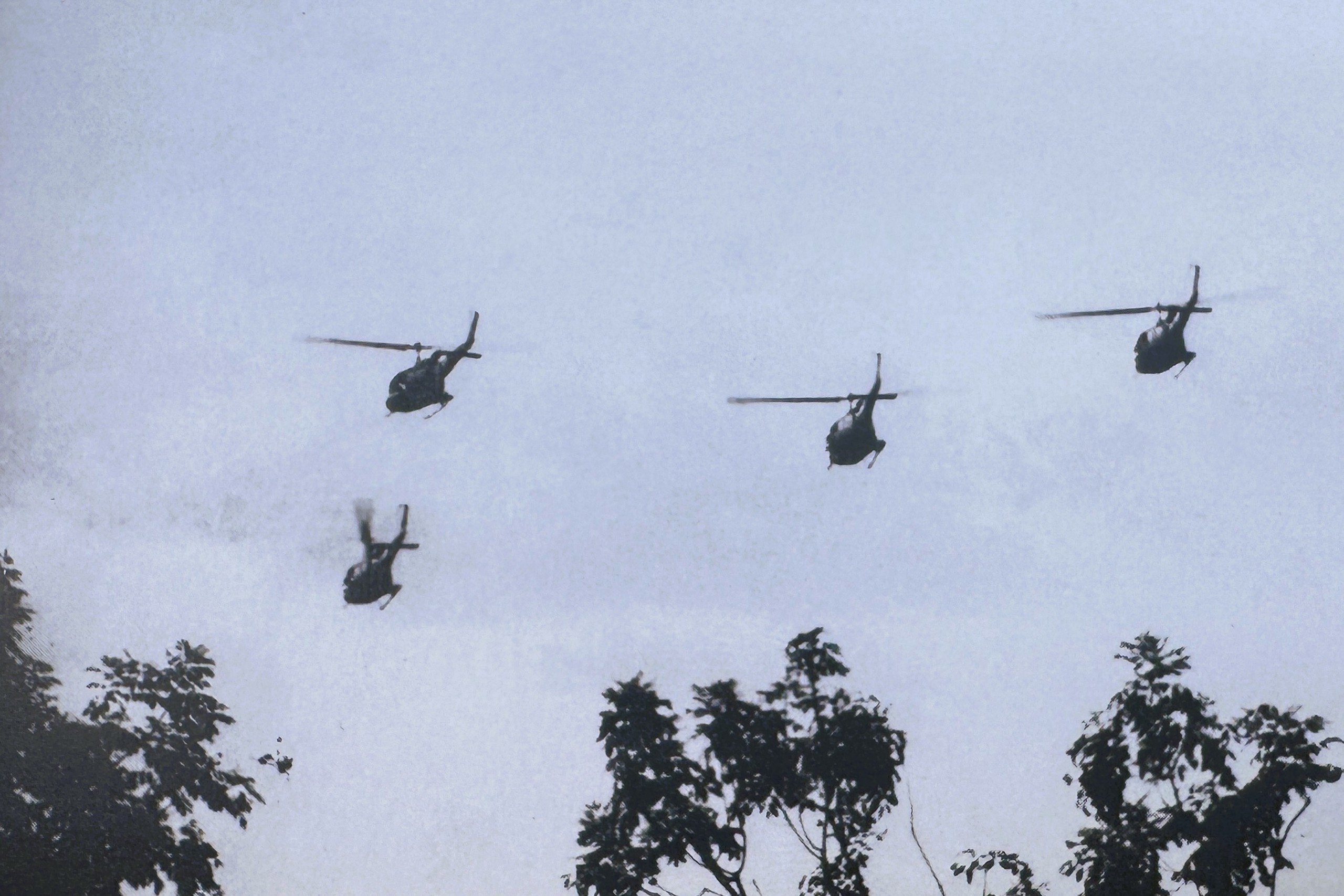 Trực thăng vũ trang của Không quân VN: UH-1 trên các chiến trường - Ảnh 3.