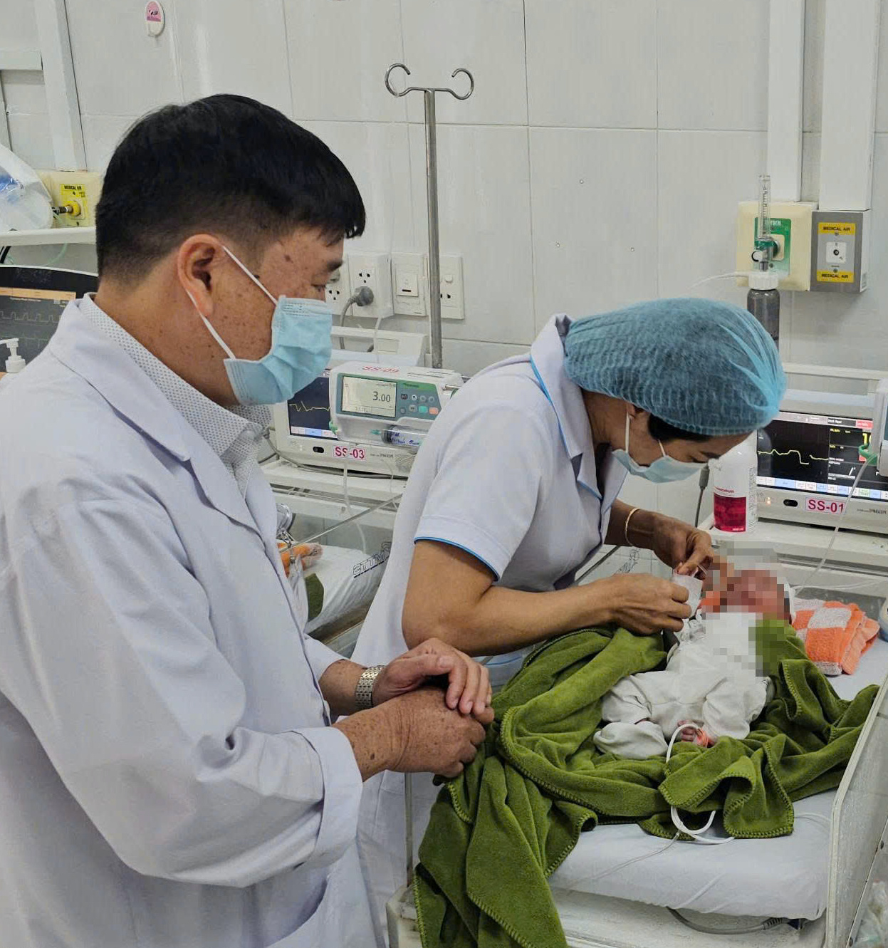 Bé gái sơ sinh bị vùi trong vườn cao su sắp có gia đình mới  - Ảnh 1.