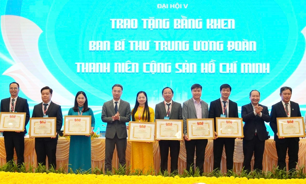 Anh H&agrave; Anh Đức t&aacute;i cử l&agrave;m Chủ tịch Hội thầy thuốc trẻ Việt Nam  - Ảnh 1.