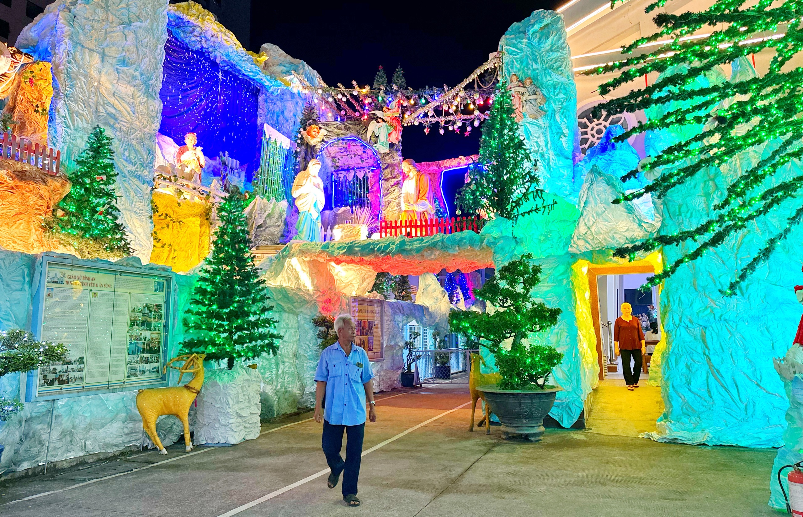 X&oacute;m đạo lớn nhất TP.HCM: 4 km đường Phạm Thế Hiển c&oacute; 5 nh&agrave; thờ rực rỡ - Ảnh 4.