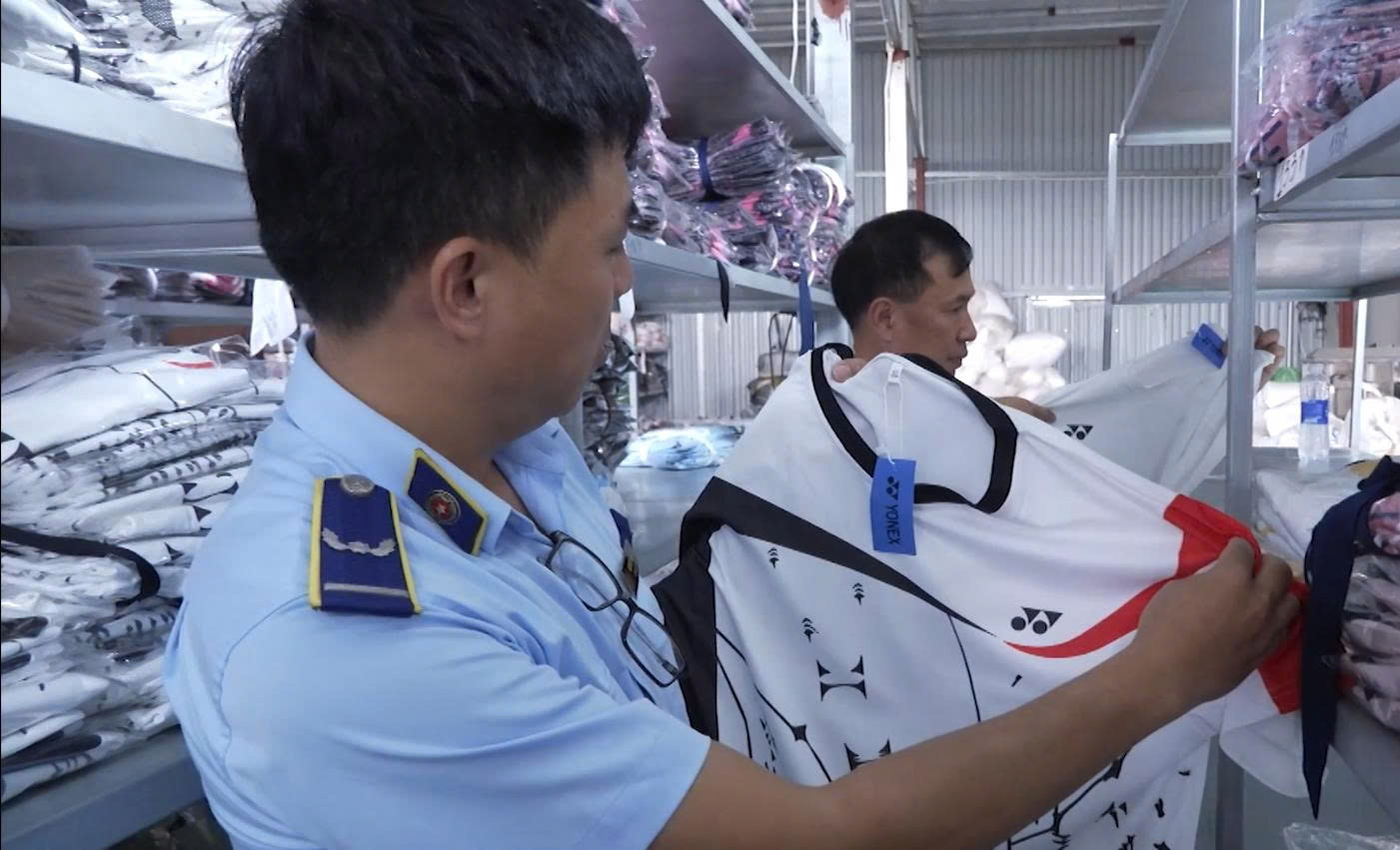 Thương mại điện tử vượt 31 tỉ USD siết trách nhiệm sàn bán hàng giả hàng lậu - Ảnh 1. Thương mại điện tử vượt 31 tỉ USD siết trách nhiệm sàn bán hàng giả hàng lậu - Ảnh 1.