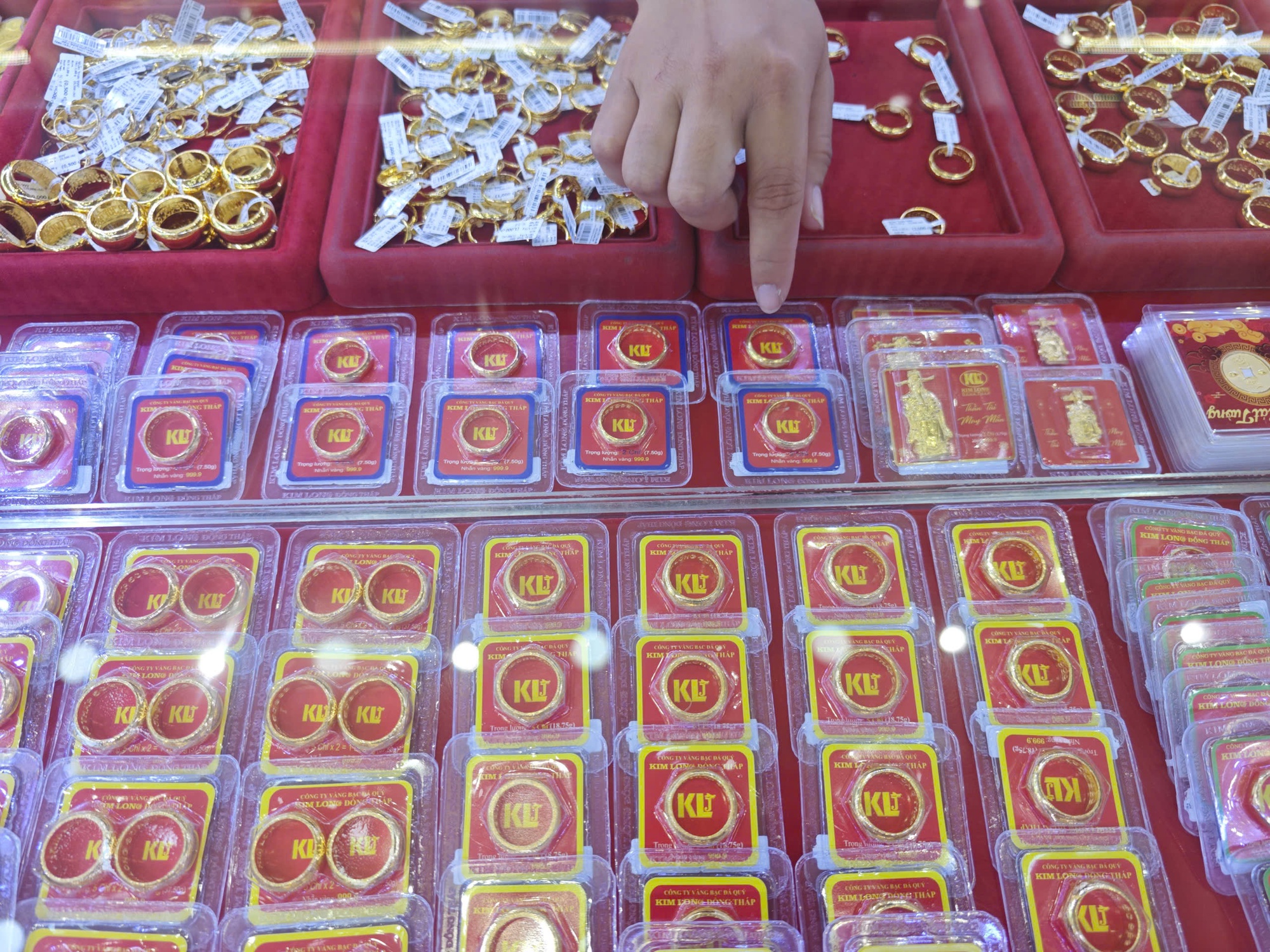 V&agrave;ng, bạc đều rủi ro cao- Ảnh 1.