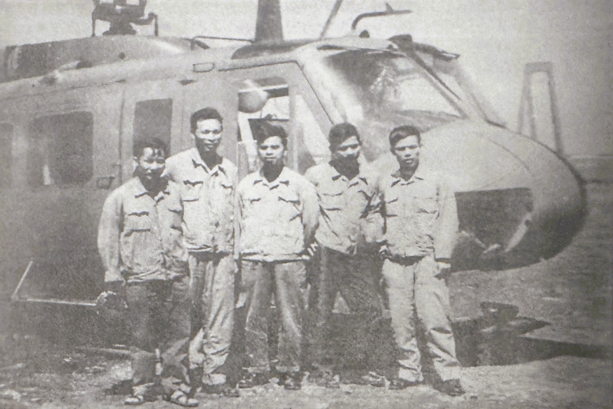 Trực thăng vũ trang của Kh&ocirc;ng qu&acirc;n VN: UH-1 tr&ecirc;n c&aacute;c chiến trường - Ảnh 2.