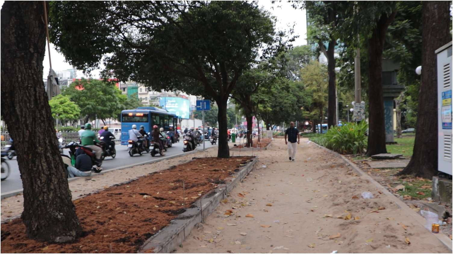 TP.HCM cải tạo vỉa hè trung tâm, người dân mong sớm hoàn thiện- Ảnh 2. TP.HCM cải tạo vỉa hè trung tâm, người dân mong sớm hoàn thiện- Ảnh 2.